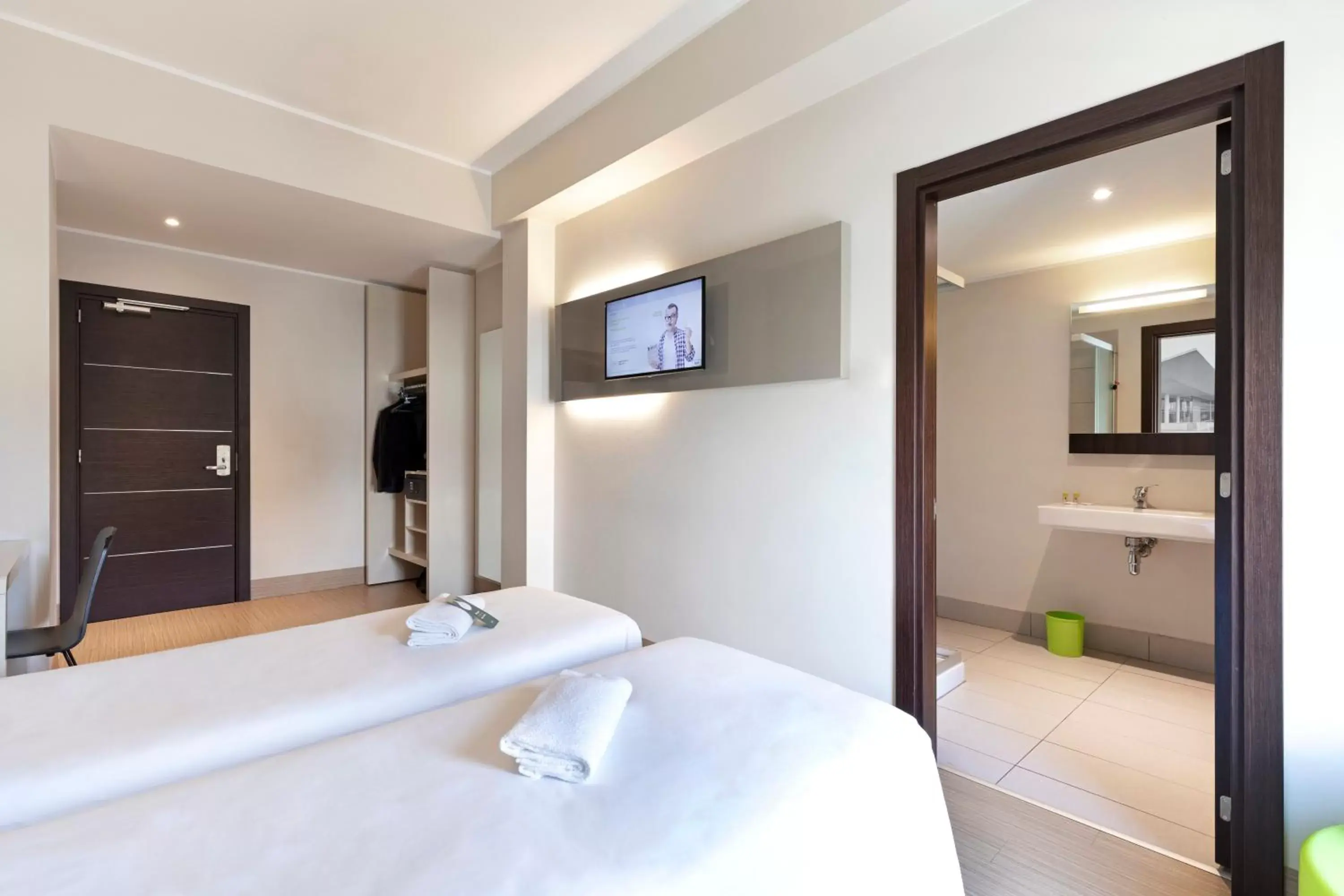 Bedroom, Bed in B&B Hotel Bergamo