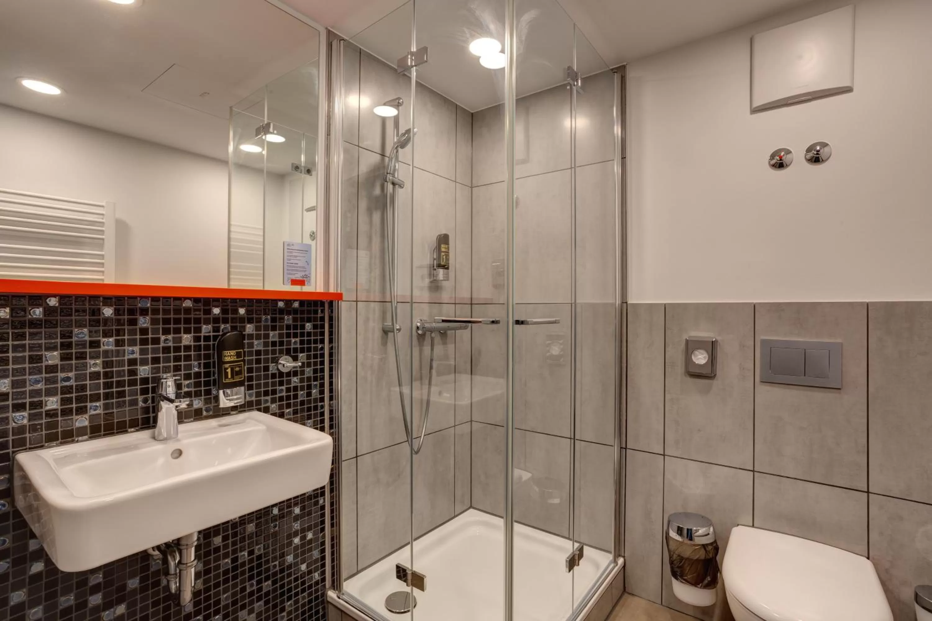 Bathroom in MEININGER Hotel München Olympiapark