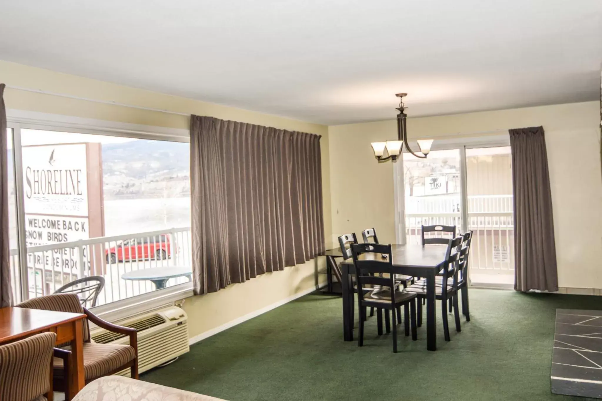 Dining area in Shoreline Resort Condominiums