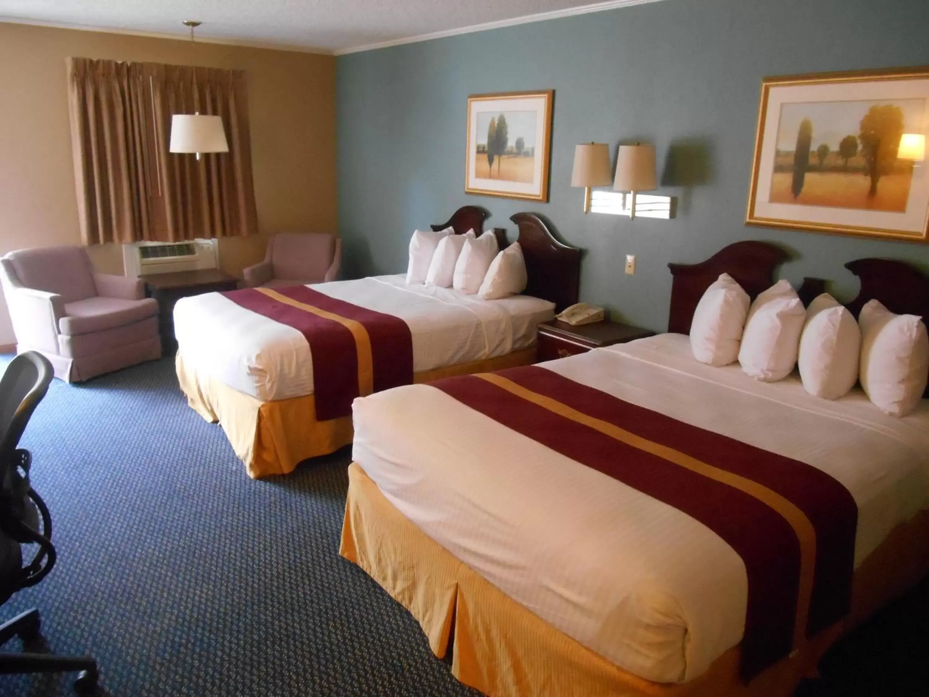 Photo of the whole room, Bed in SureStay Hotel by Best Western Cameron