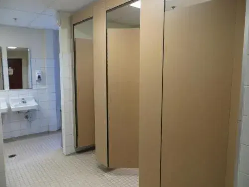 Bathroom in Auberge Internationale de Quebec - HI CANADA