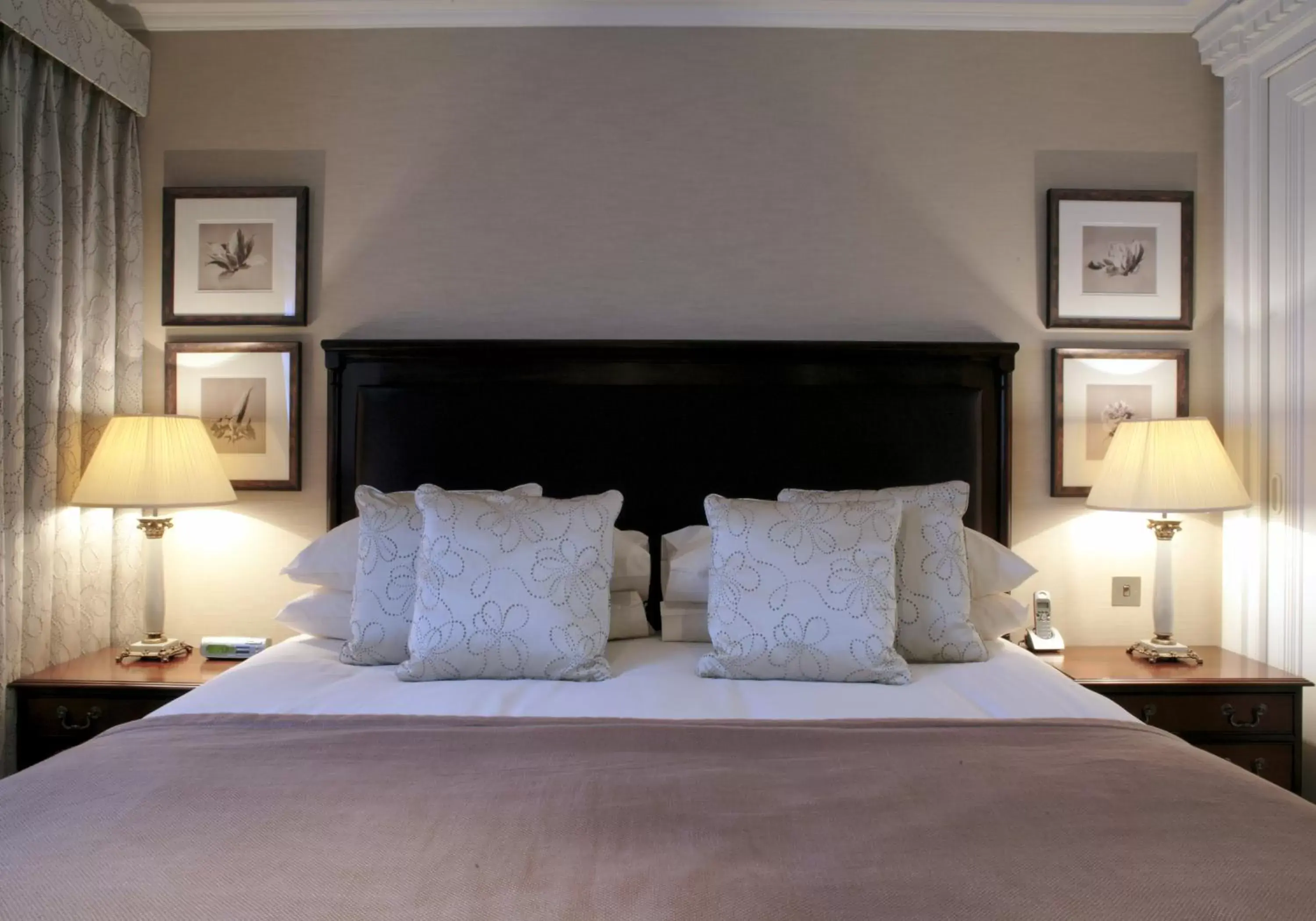 Bedroom, Bed in Cheval Knightsbridge
