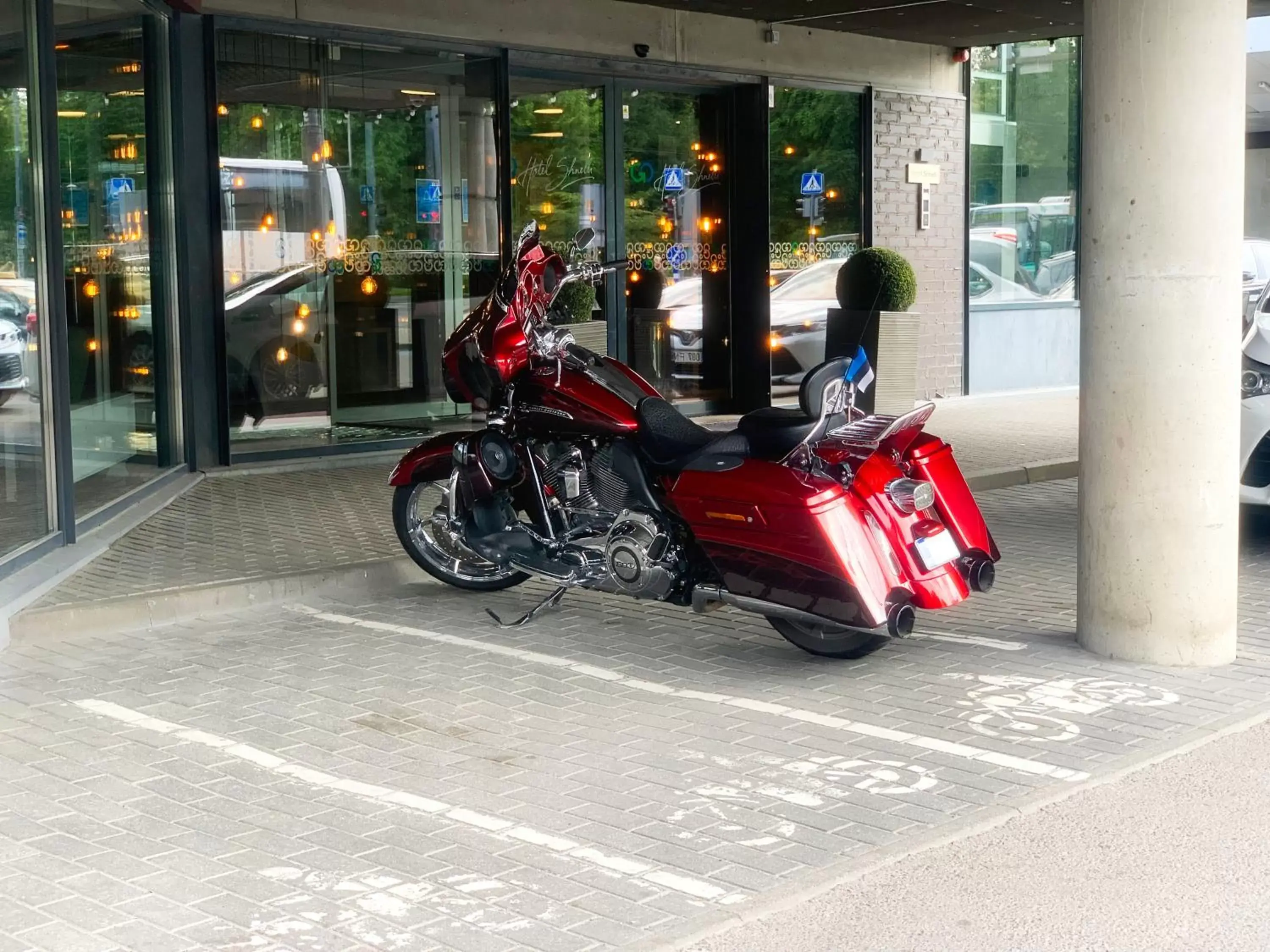 Parking in Go Hotel Shnelli