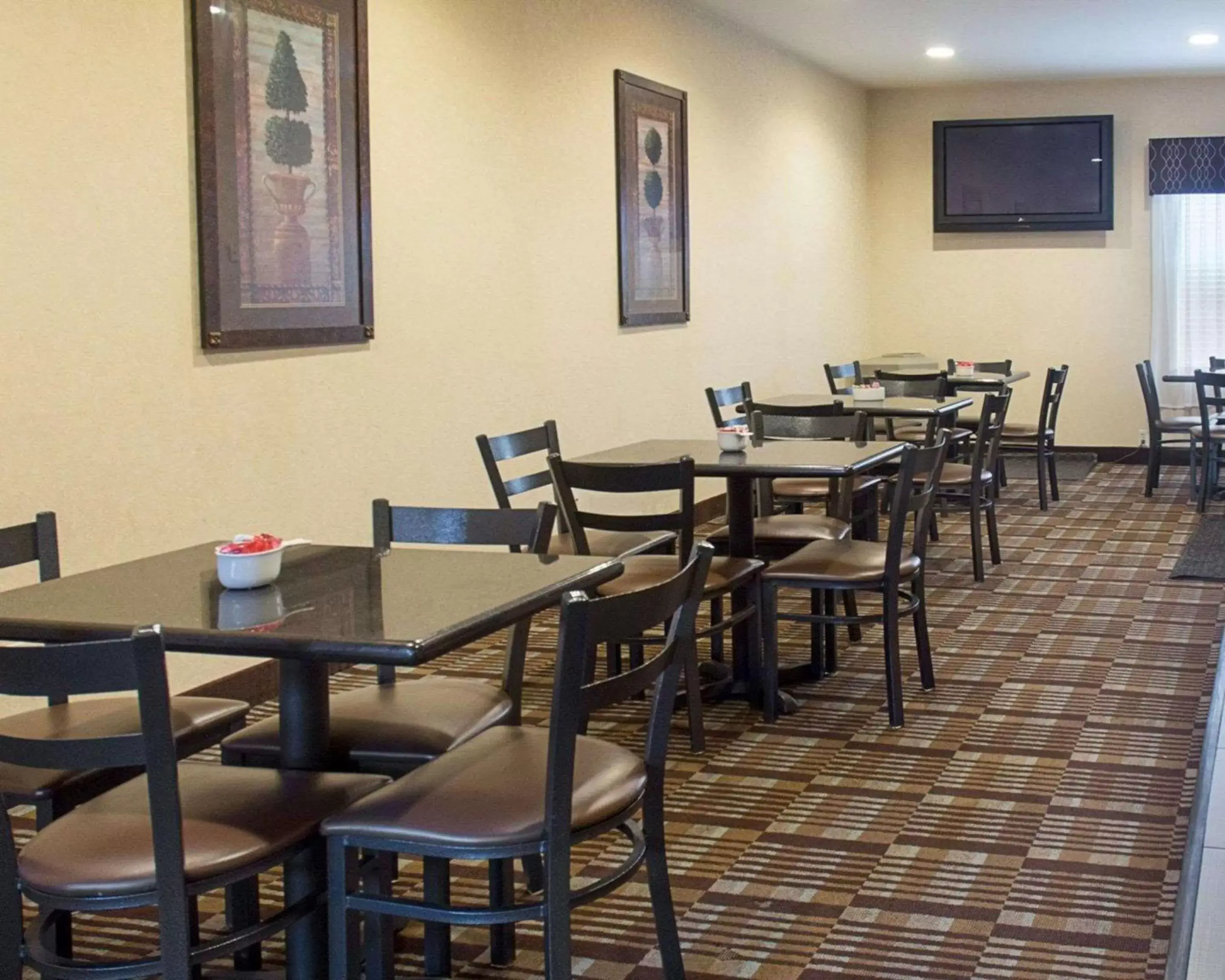 Restaurant/Places to Eat in Quality Inn & Suites