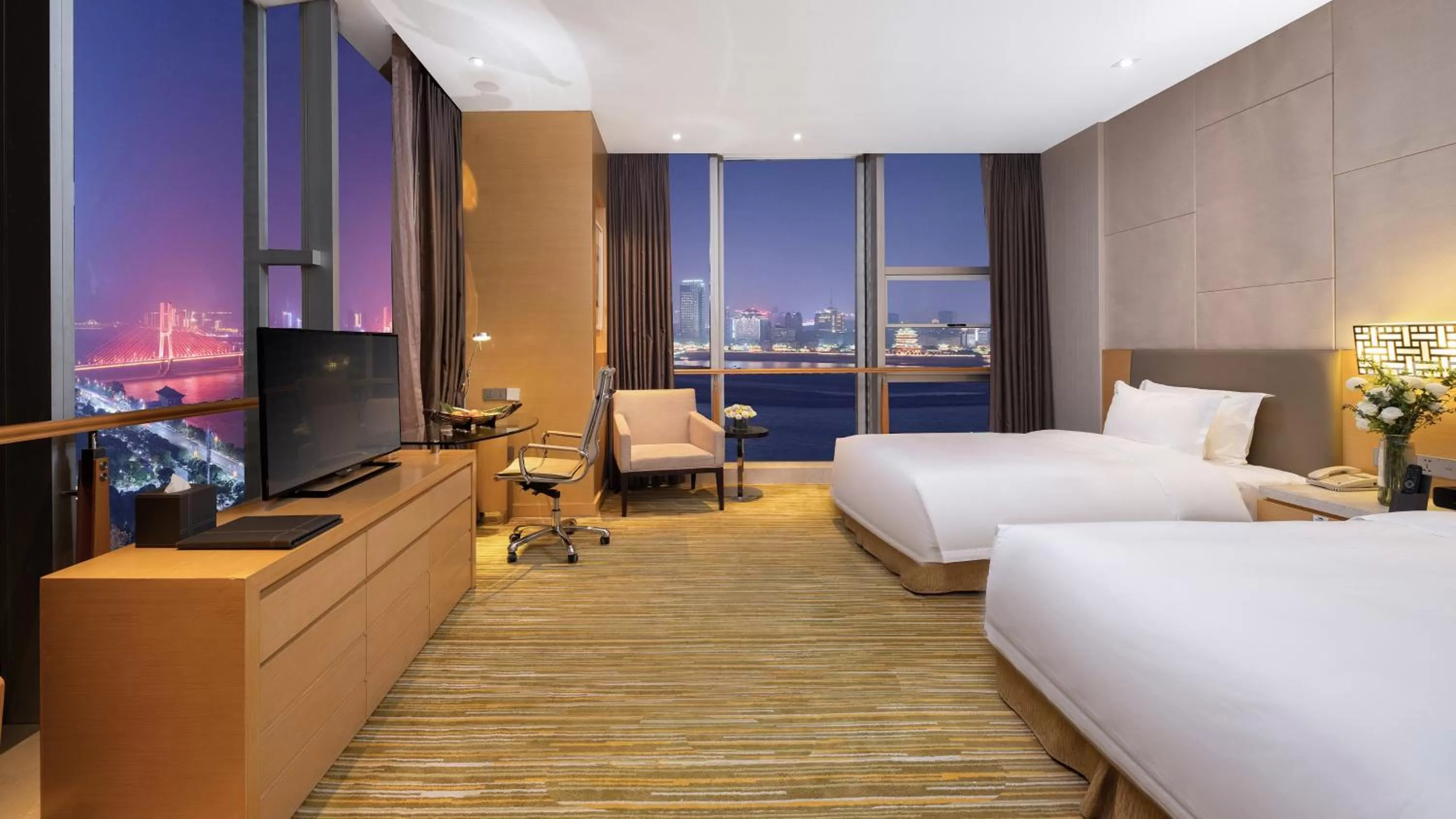 Photo of the whole room, Bed in Holiday Inn Nanchang Riverside by IHG