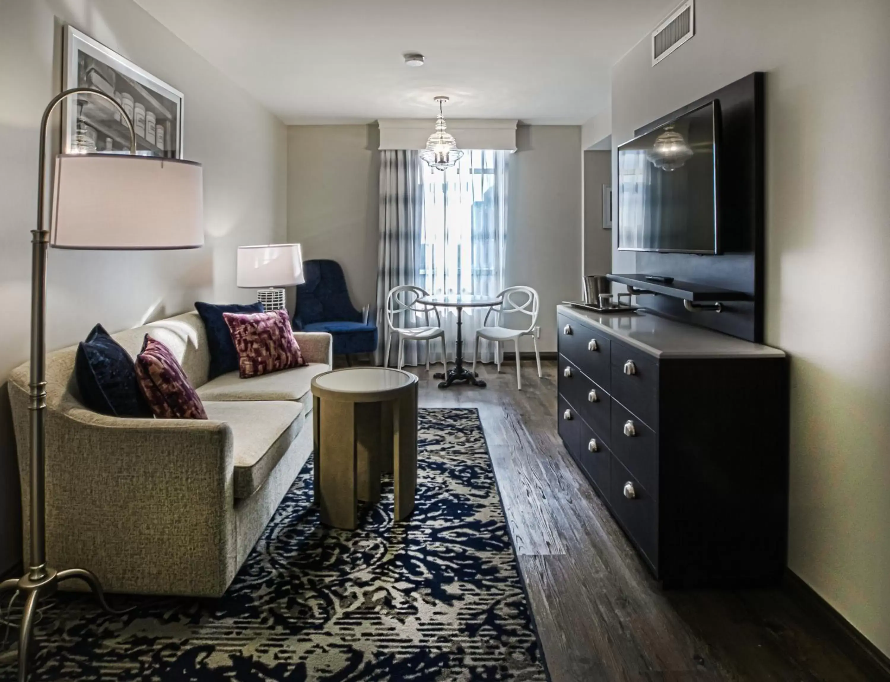 Photo of the whole room, Seating Area in Hotel Indigo - Birmingham Five Points S - UAB, an IHG Hotel