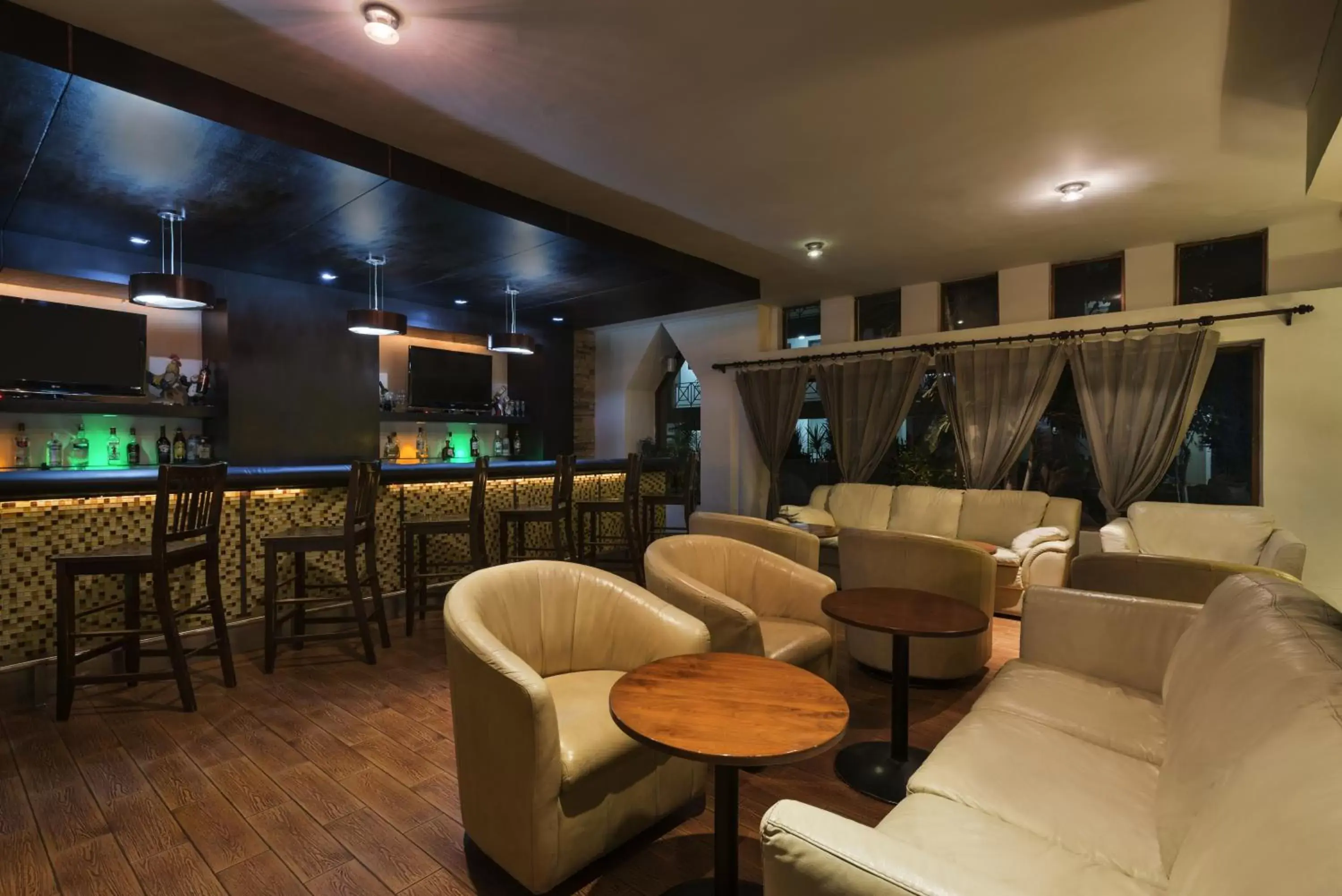 Drinks, Lounge/Bar in Wyndham Garden Obregon