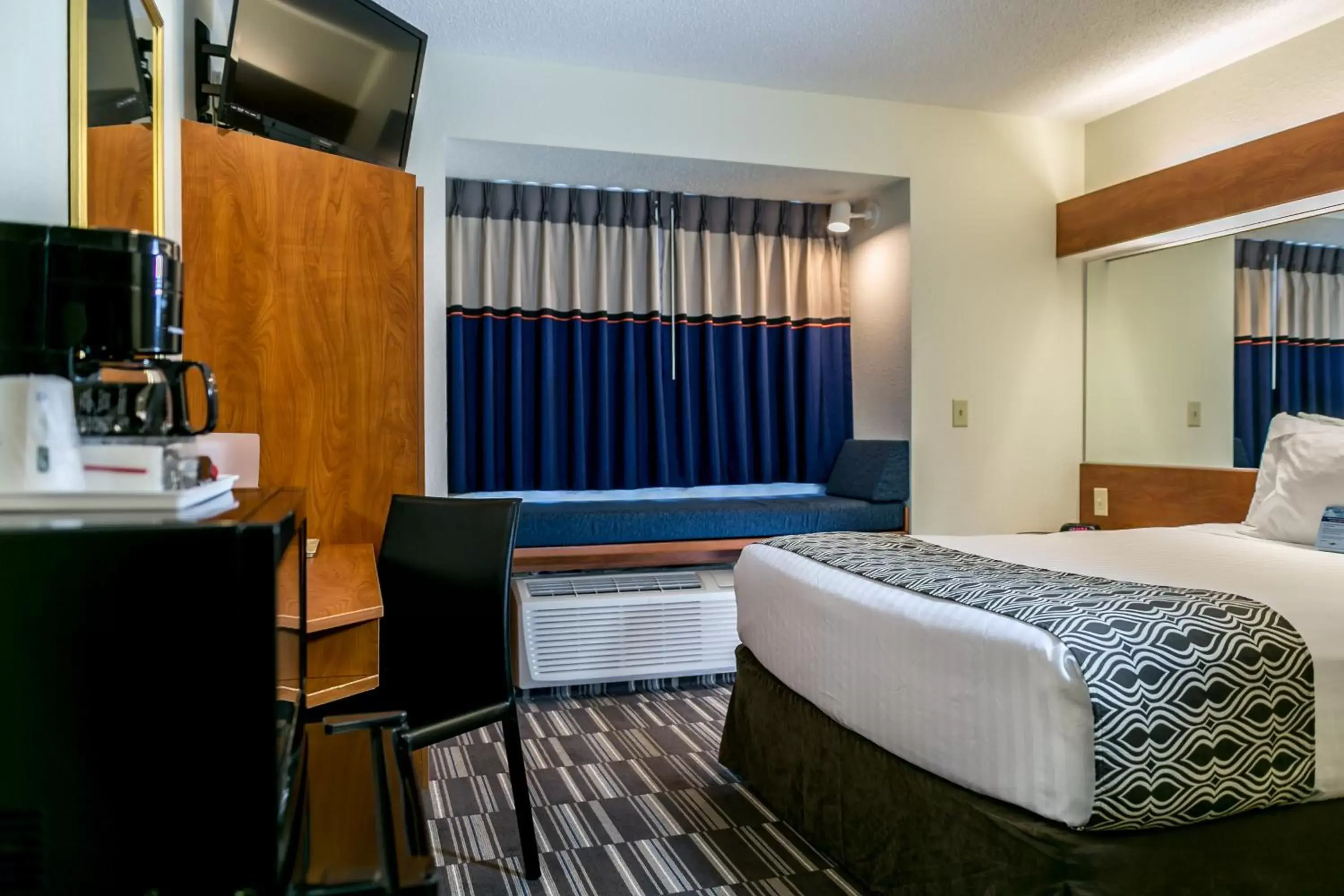 Photo of the whole room, Bed in Microtel Inn and Suites - Inver Grove Heights Photo of the whole room, Bed in Microtel Inn and Suites - Inver Grove Heights