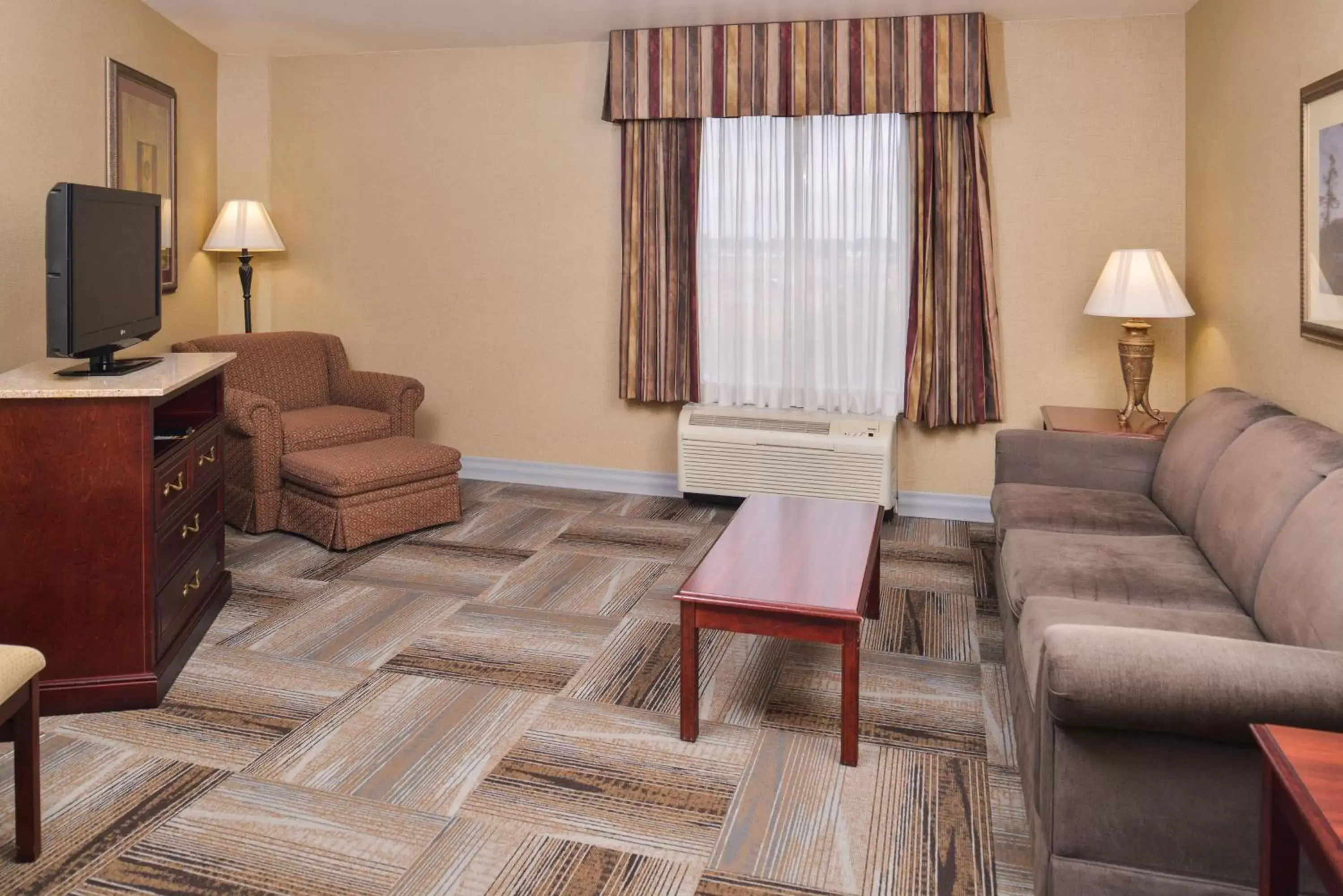 Bedroom, Seating Area in Hampton Inn & Suites Boise-Meridian