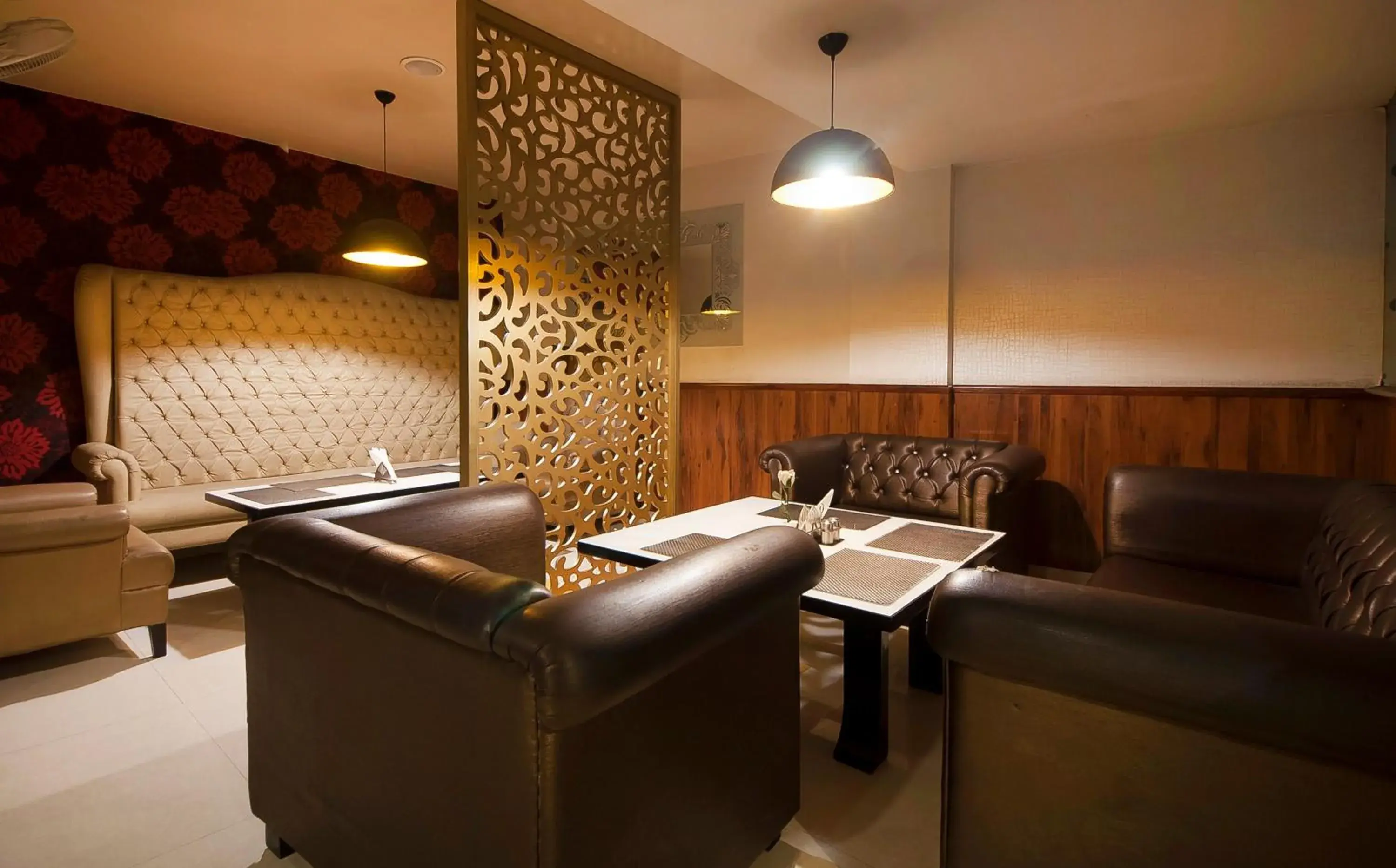 Lounge or bar, Seating Area in Hotel Ramhan Palace