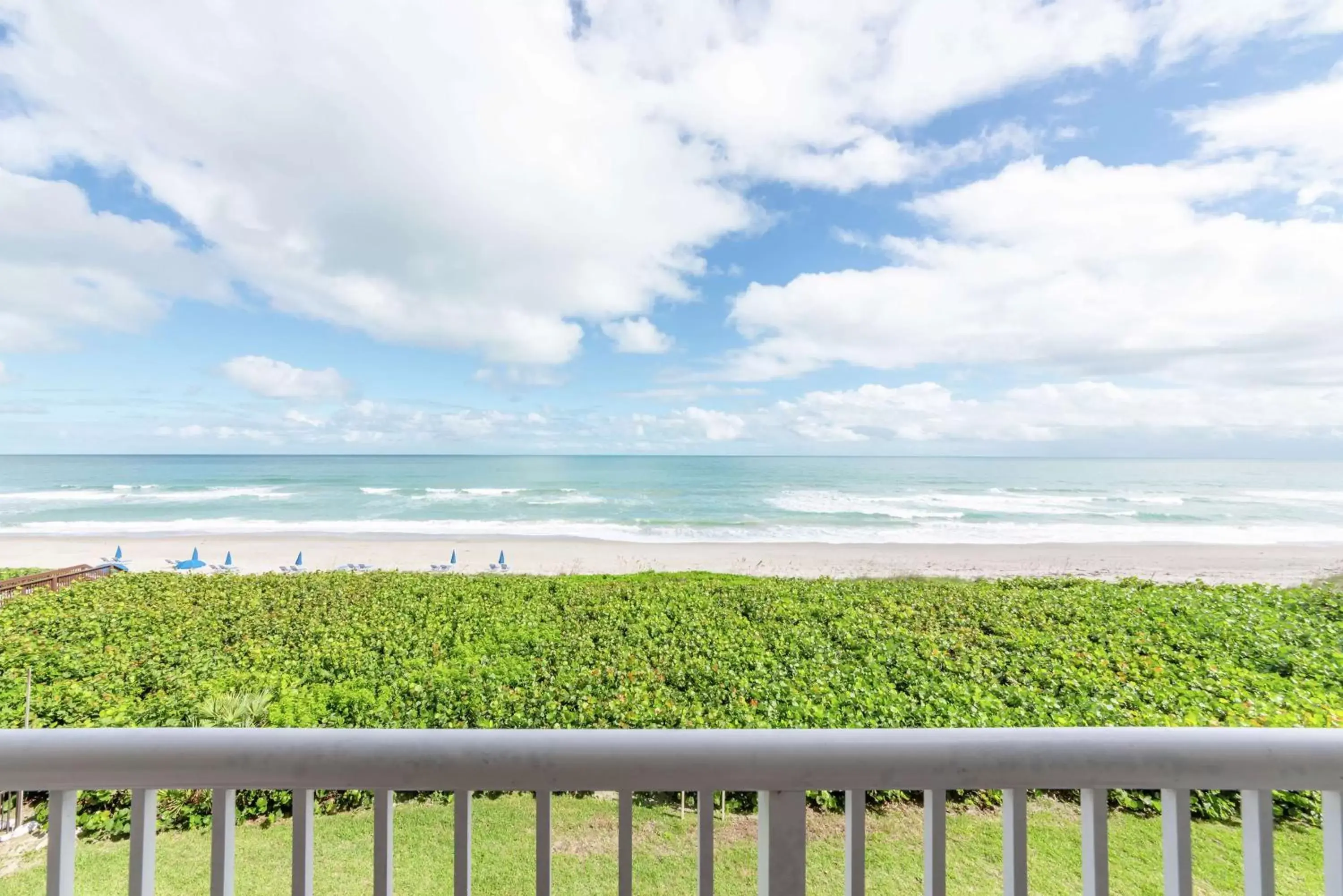 Bed in DoubleTree Suites by Hilton Melbourne Beach Oceanfront