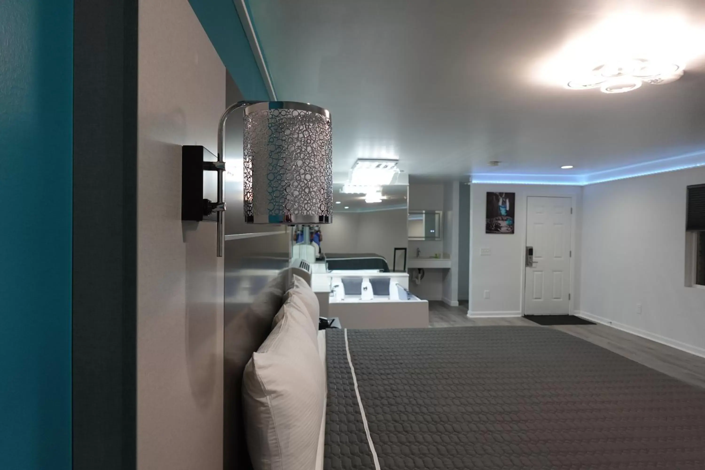 Deluxe King Suite in Blue Beach Motel Providence North Kingstown Deluxe King Suite in Blue Beach Motel Providence North Kingstown