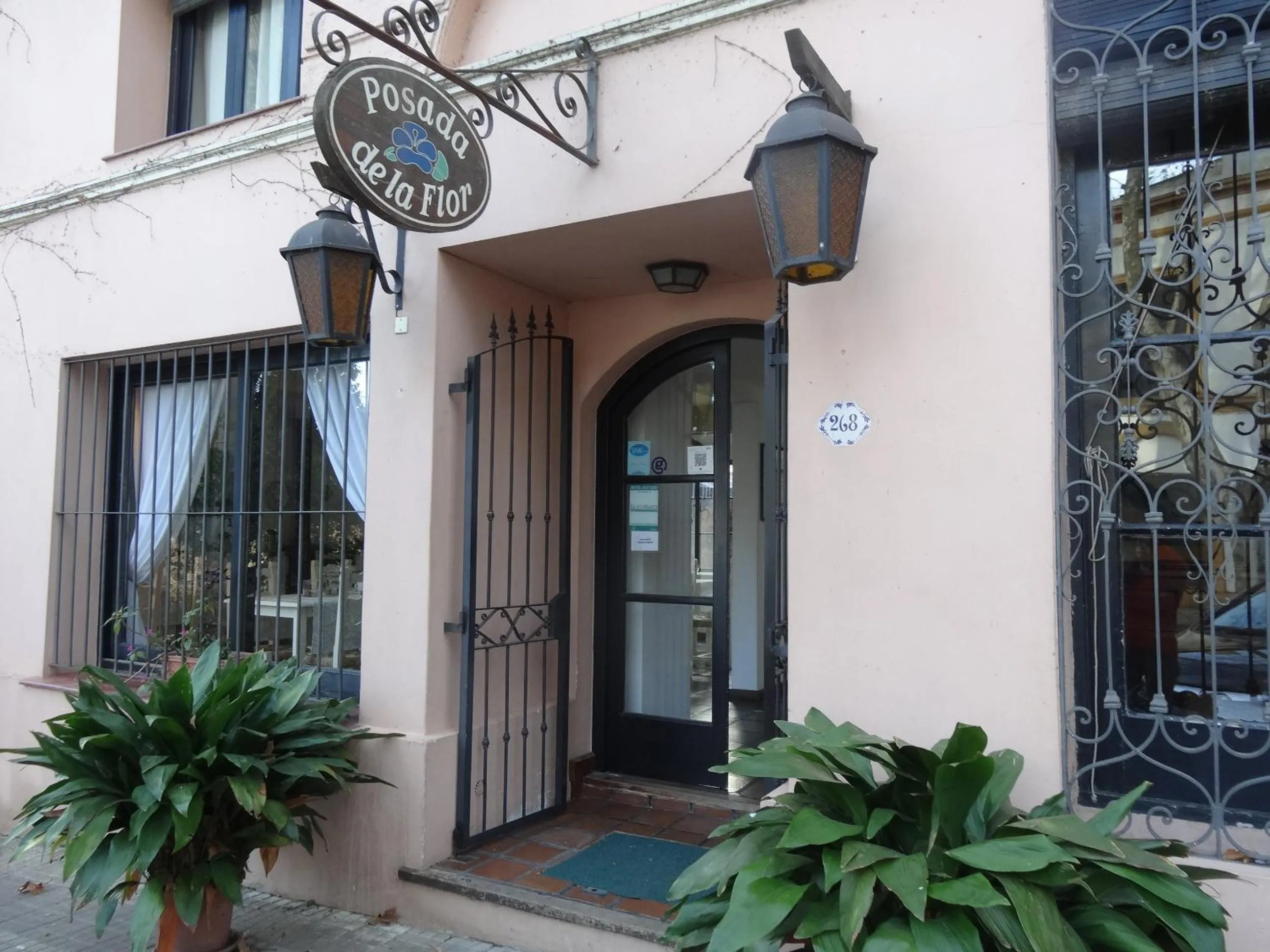 Facade/entrance in Posada de la Flor