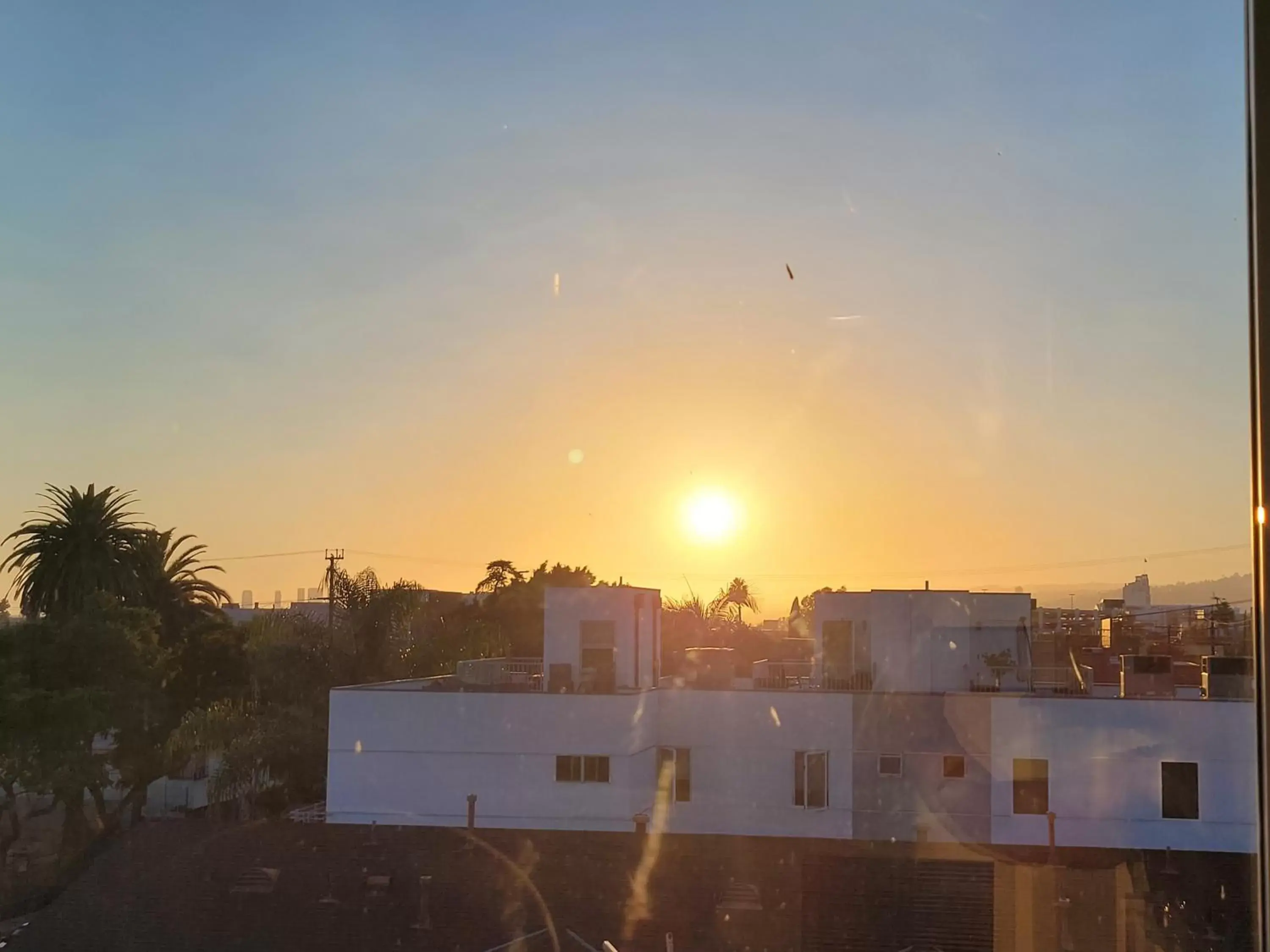 Sunset, Sunrise/Sunset in Hollywood Homes minutes to everything SPACIOUS AND FREE PARKING