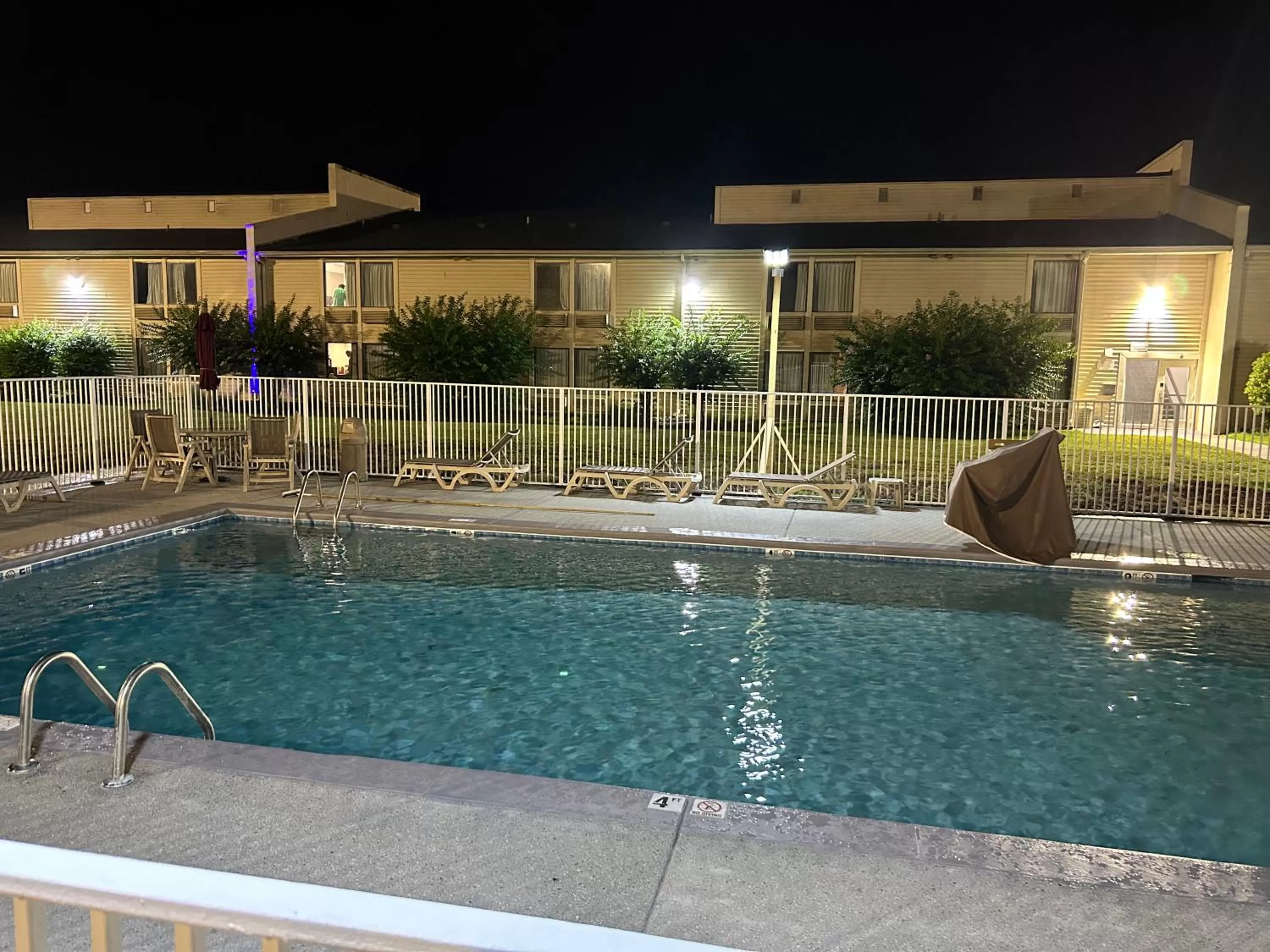 Swimming pool in Motel 6-Greensboro, NC - Airport