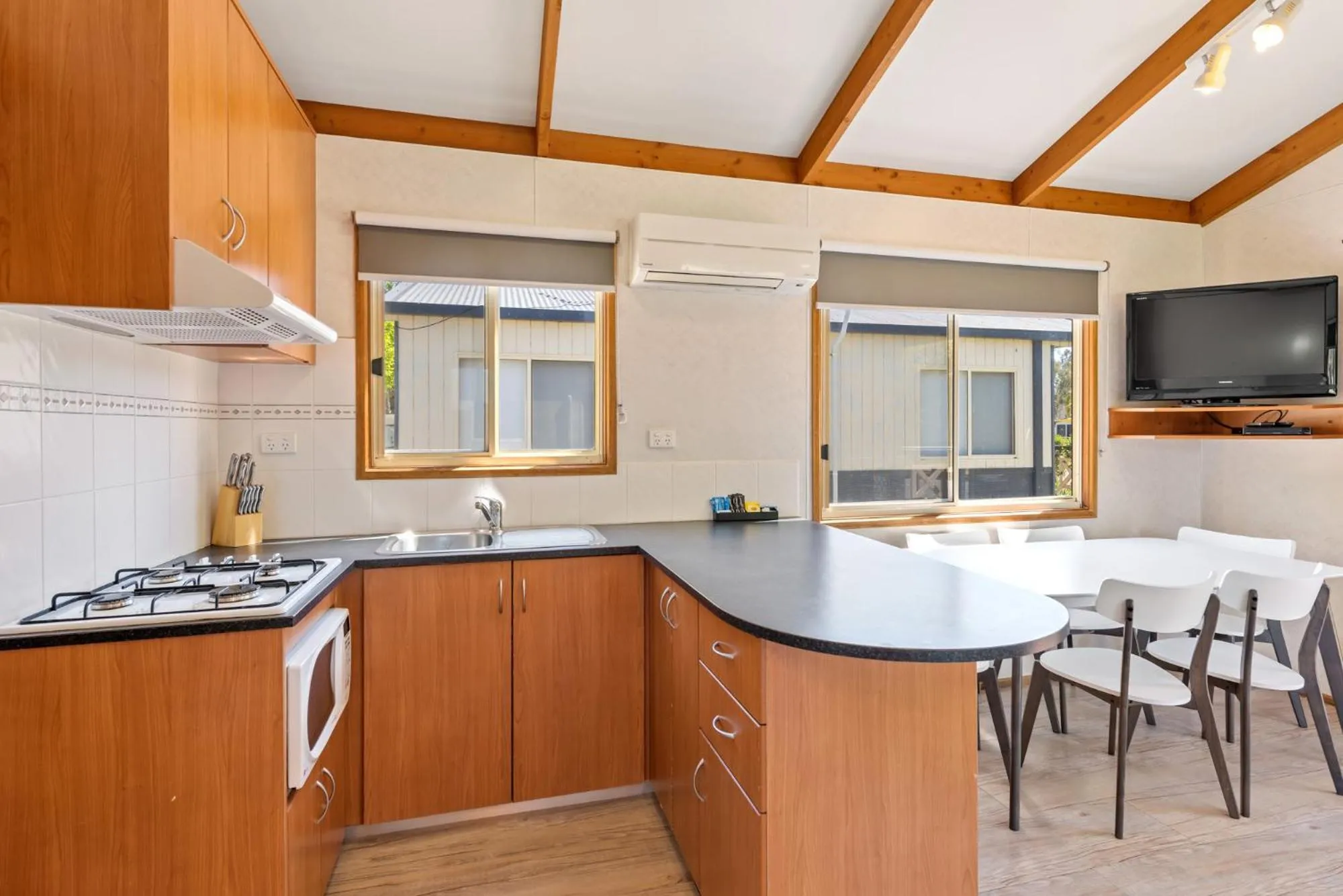 Kitchen or kitchenette in Discovery Parks - Maidens Inn Moama