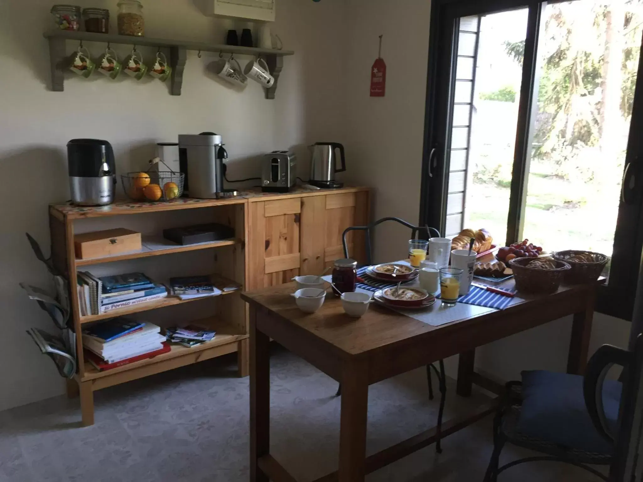 Breakfast in A La Birochère Chambre d hôtes classée 3 clés et Accueil Vélo