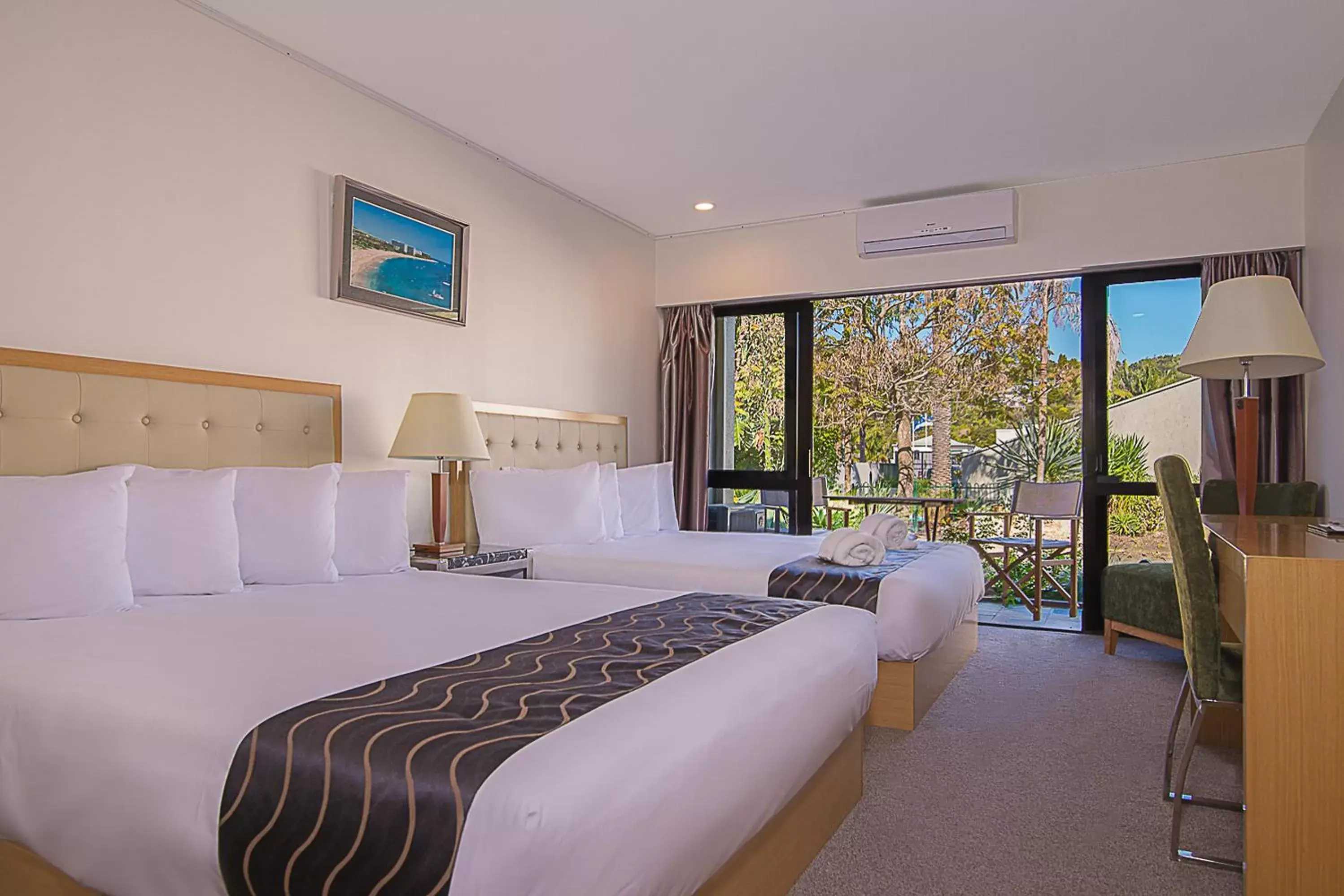 Bedroom, Bed in Paihia Pacific Resort Hotel