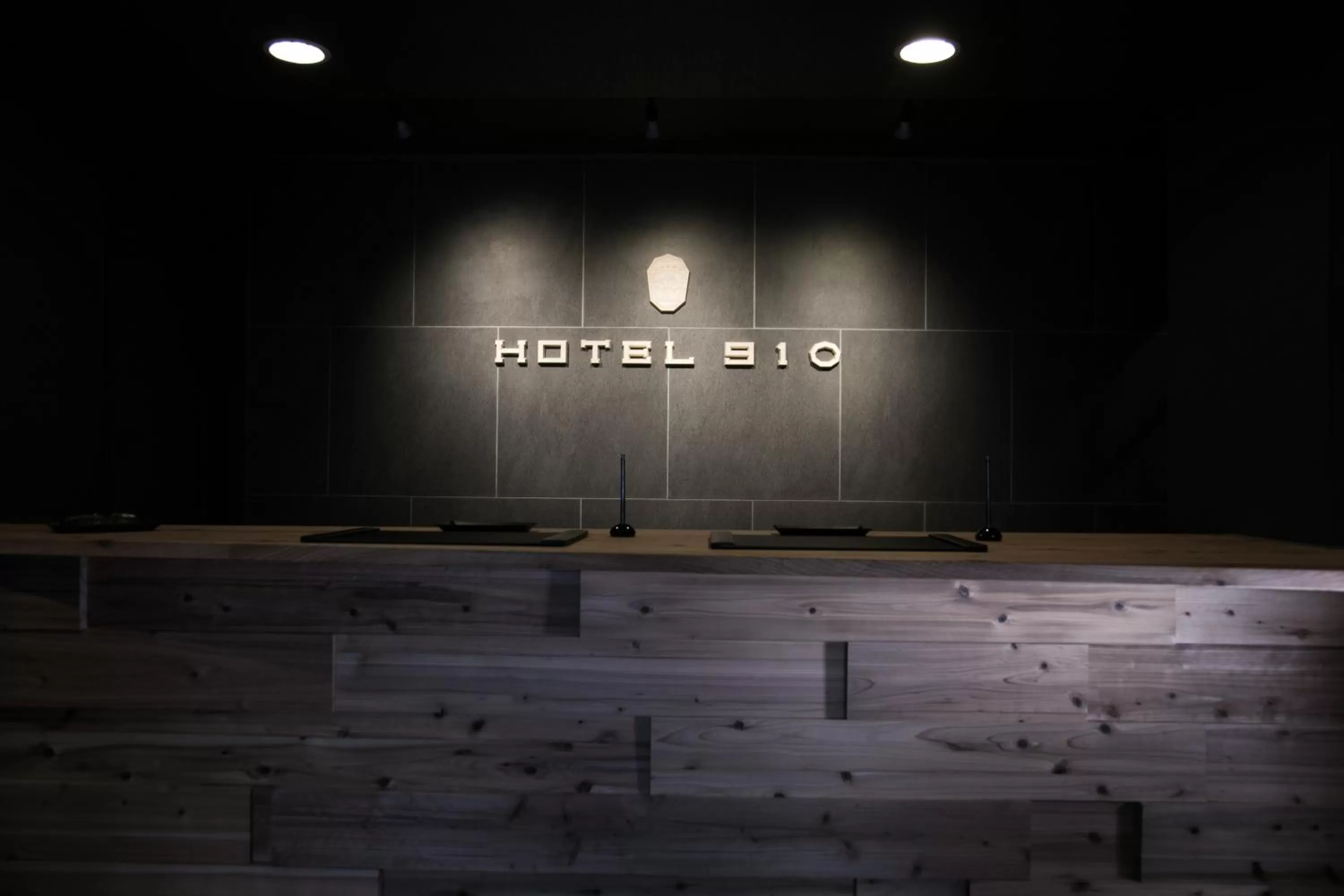 Facade/entrance in HOTEL 910