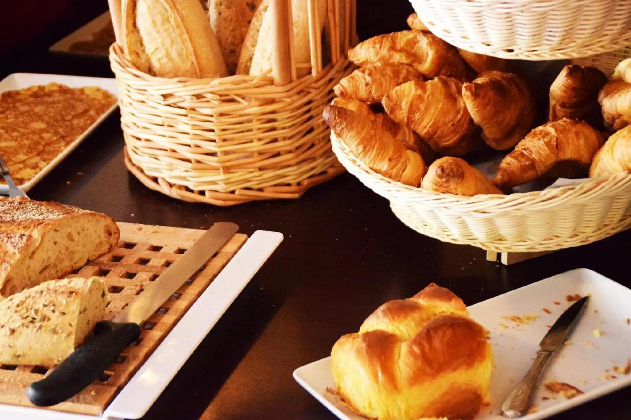 Breakfast, Food in Brit Hotel Bordeaux Aéroport - Le Soretel