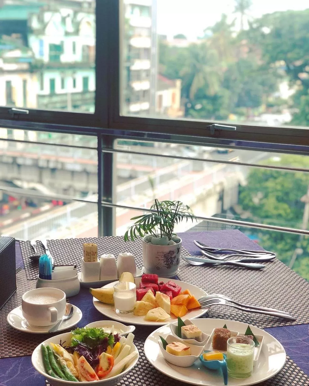 Restaurant/places to eat in Best Western Chinatown Hotel