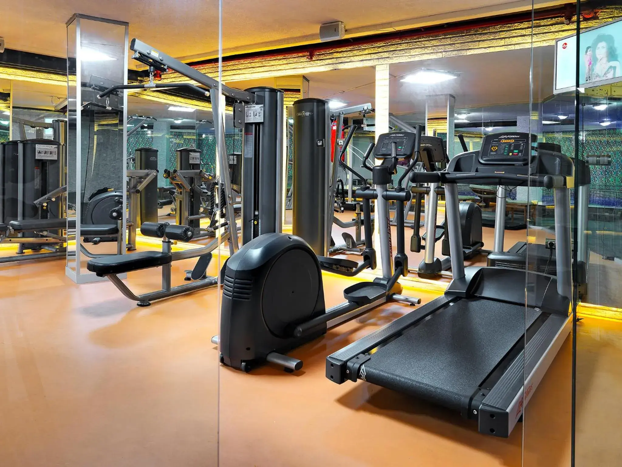 Fitness centre/facilities, Fitness Center/Facilities in White Monarch Hotel