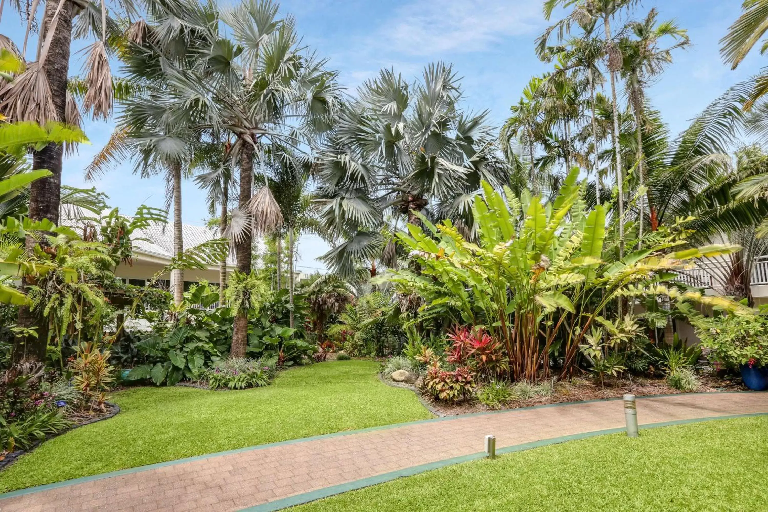 Property building, Garden in Shangri-La The Marina, Cairns