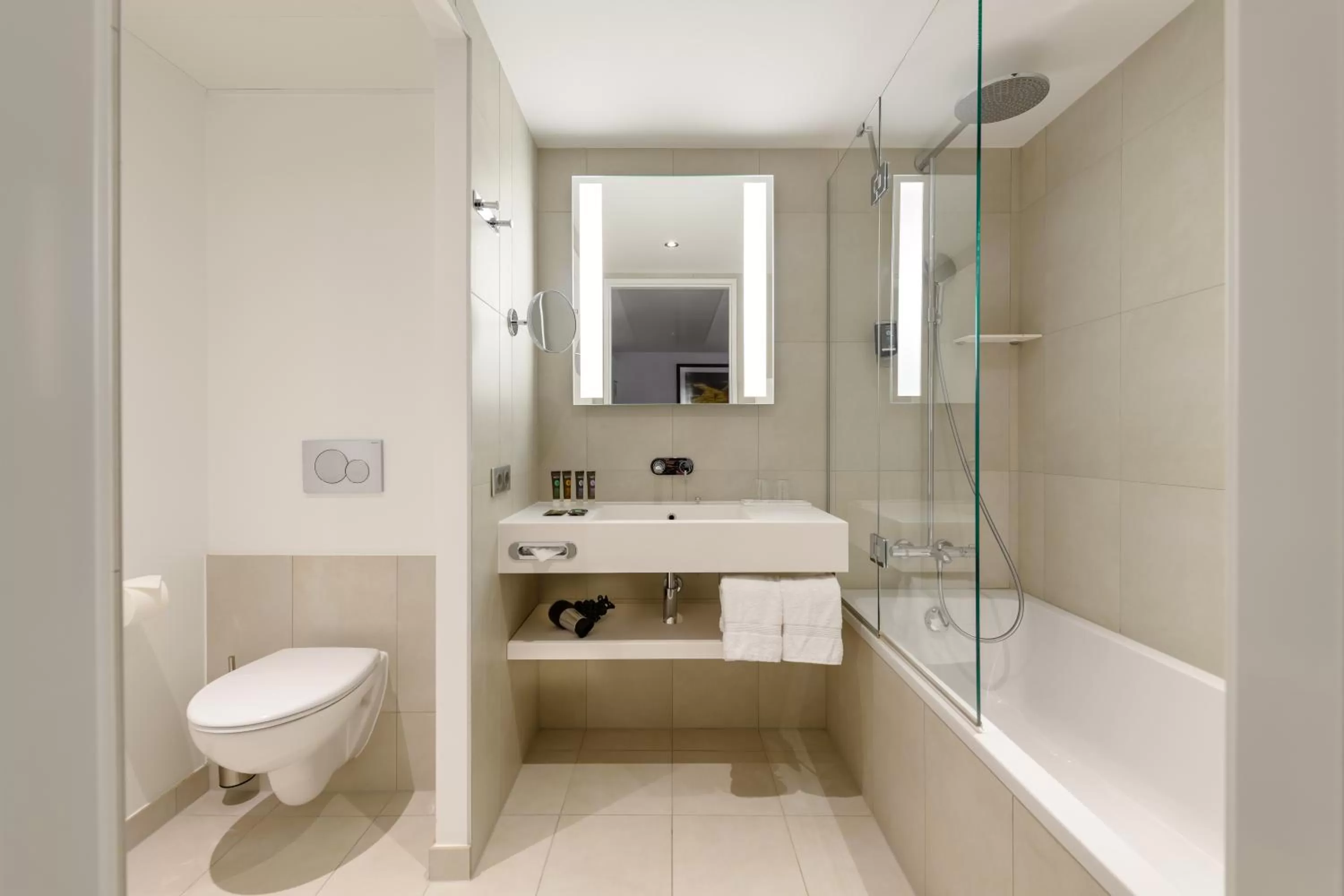 Bathroom in Novotel Wien Hauptbahnhof