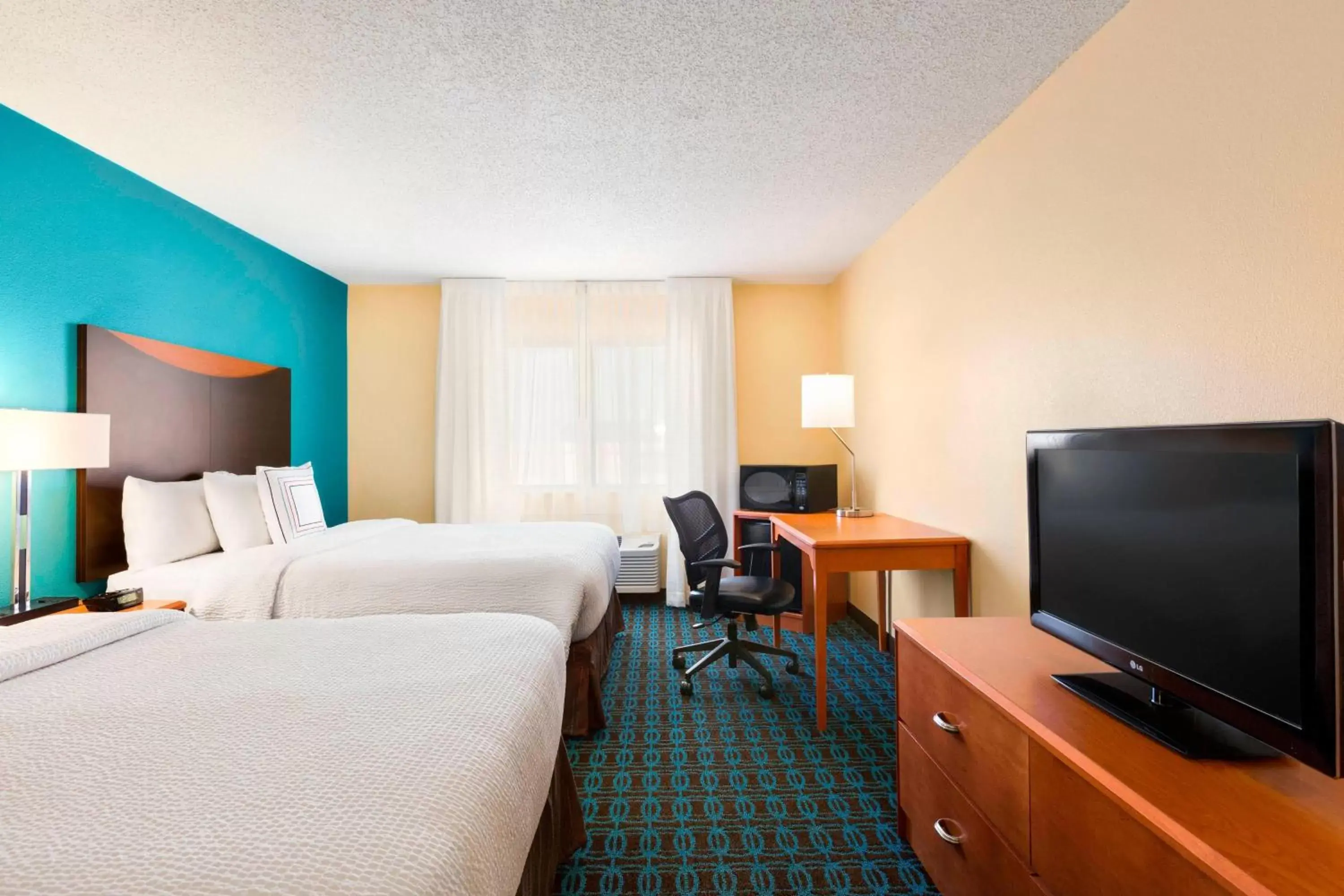 Photo of the whole room, TV/Entertainment Center in Fairfield Inn & Suites Oklahoma City Quail Springs/South Edmond