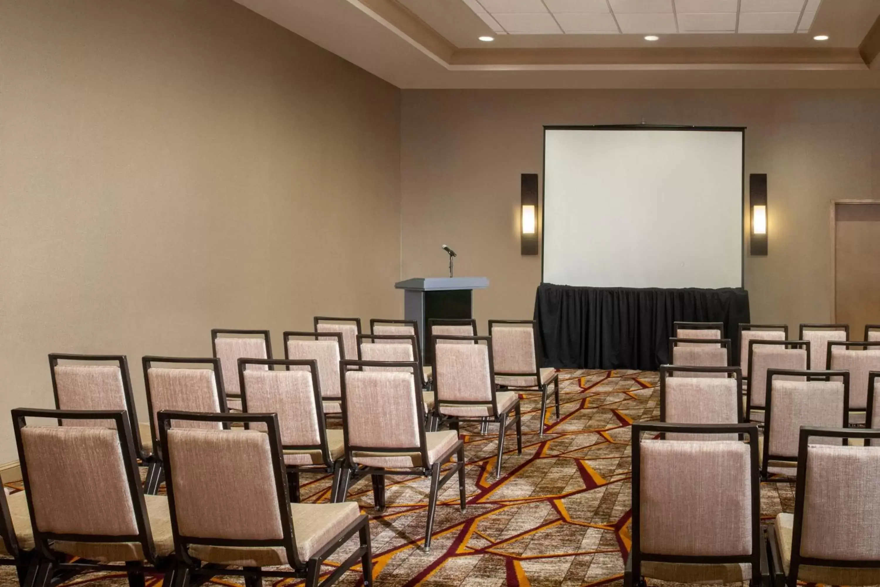 Meeting/conference room in Marriott Raleigh Durham Research Triangle Park