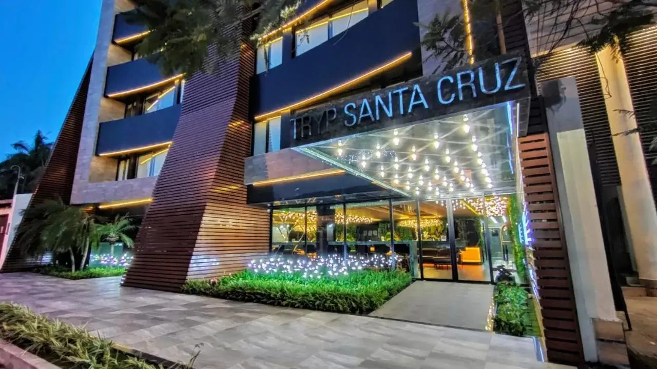 Property Building in TRYP by Wyndham Santa Cruz