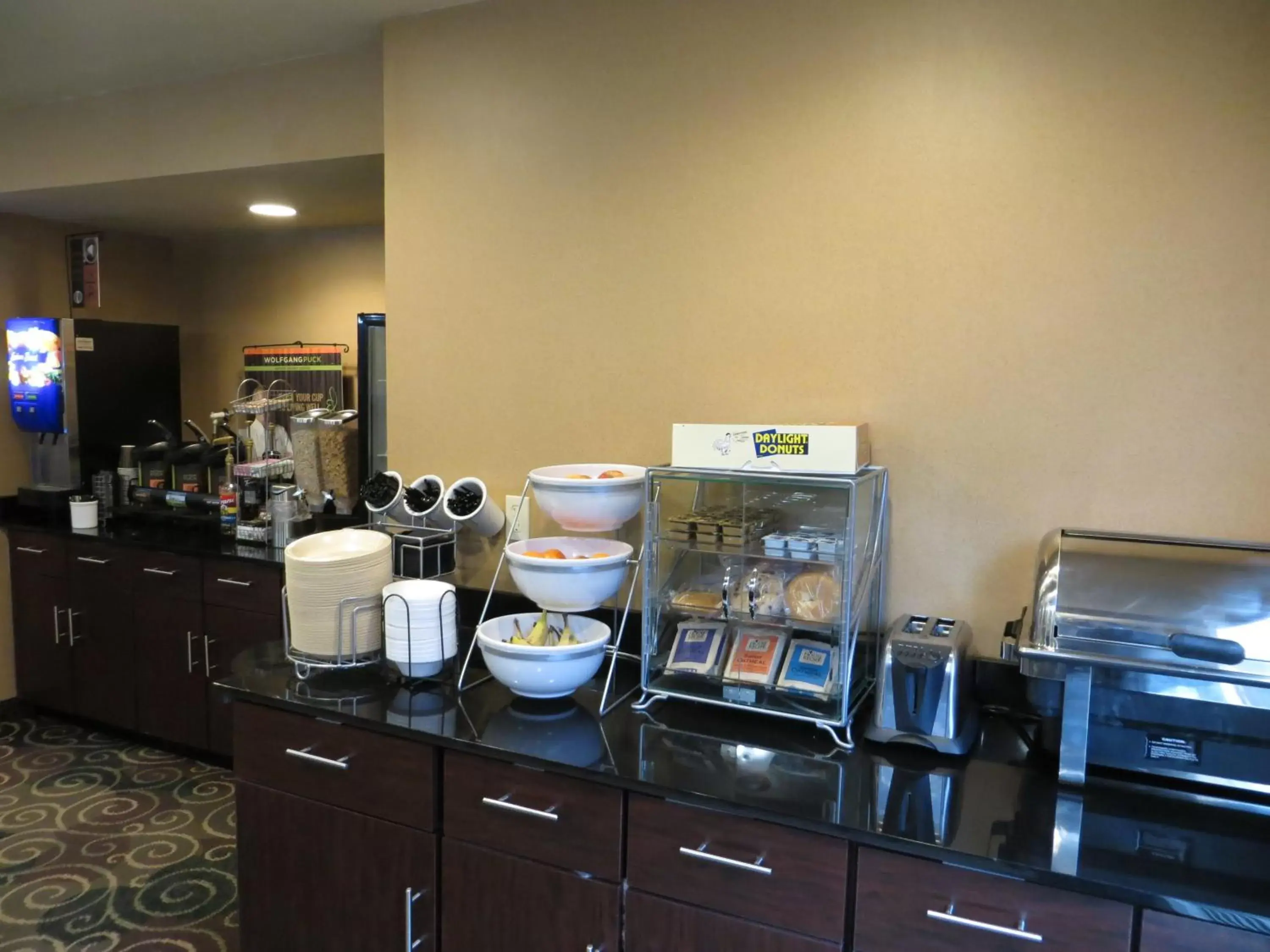 Breakfast in Cobblestone Inn & Suites - Harper Breakfast in Cobblestone Inn & Suites - Harper