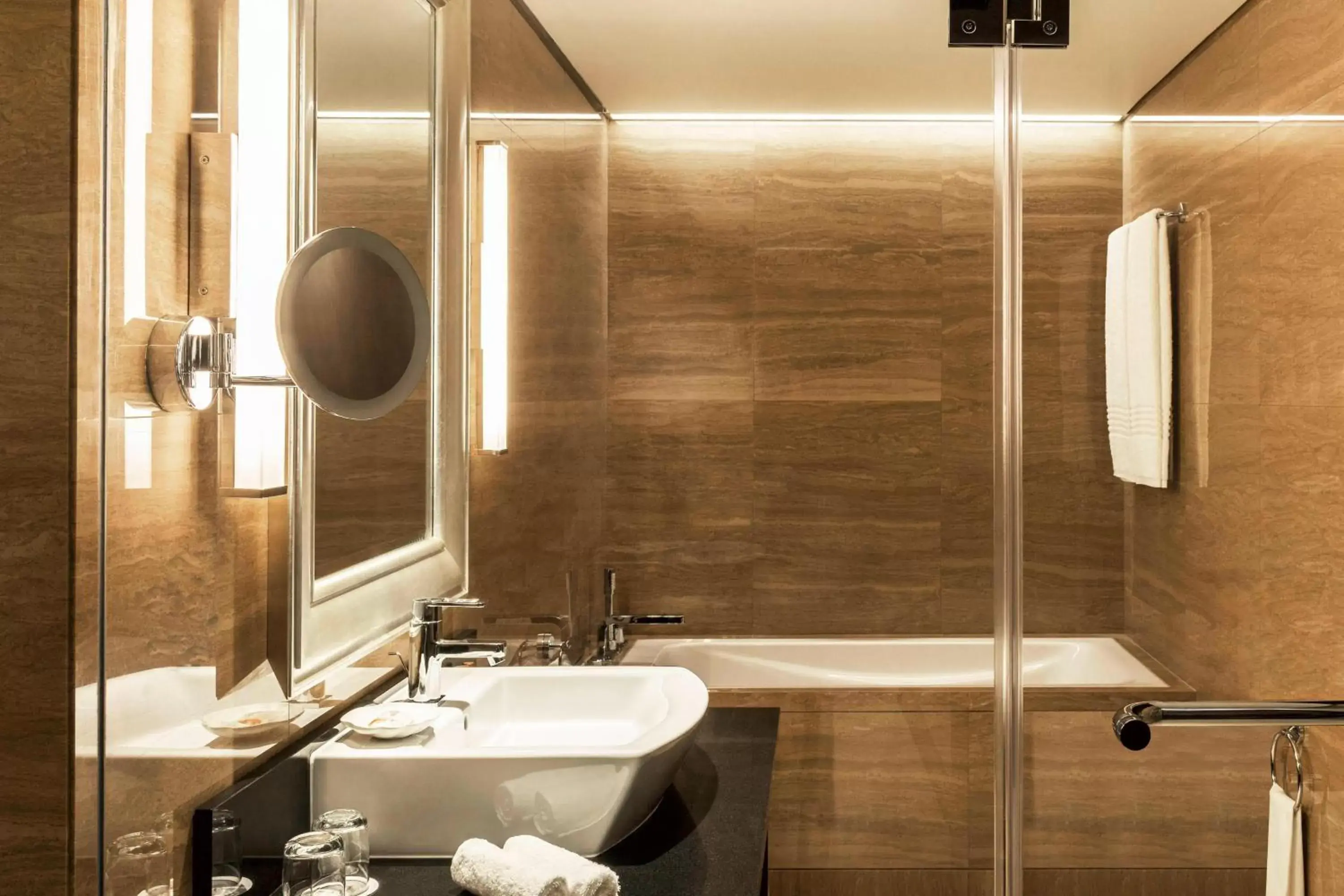 Bathroom in Sheraton Dubai Creek Hotel & Towers