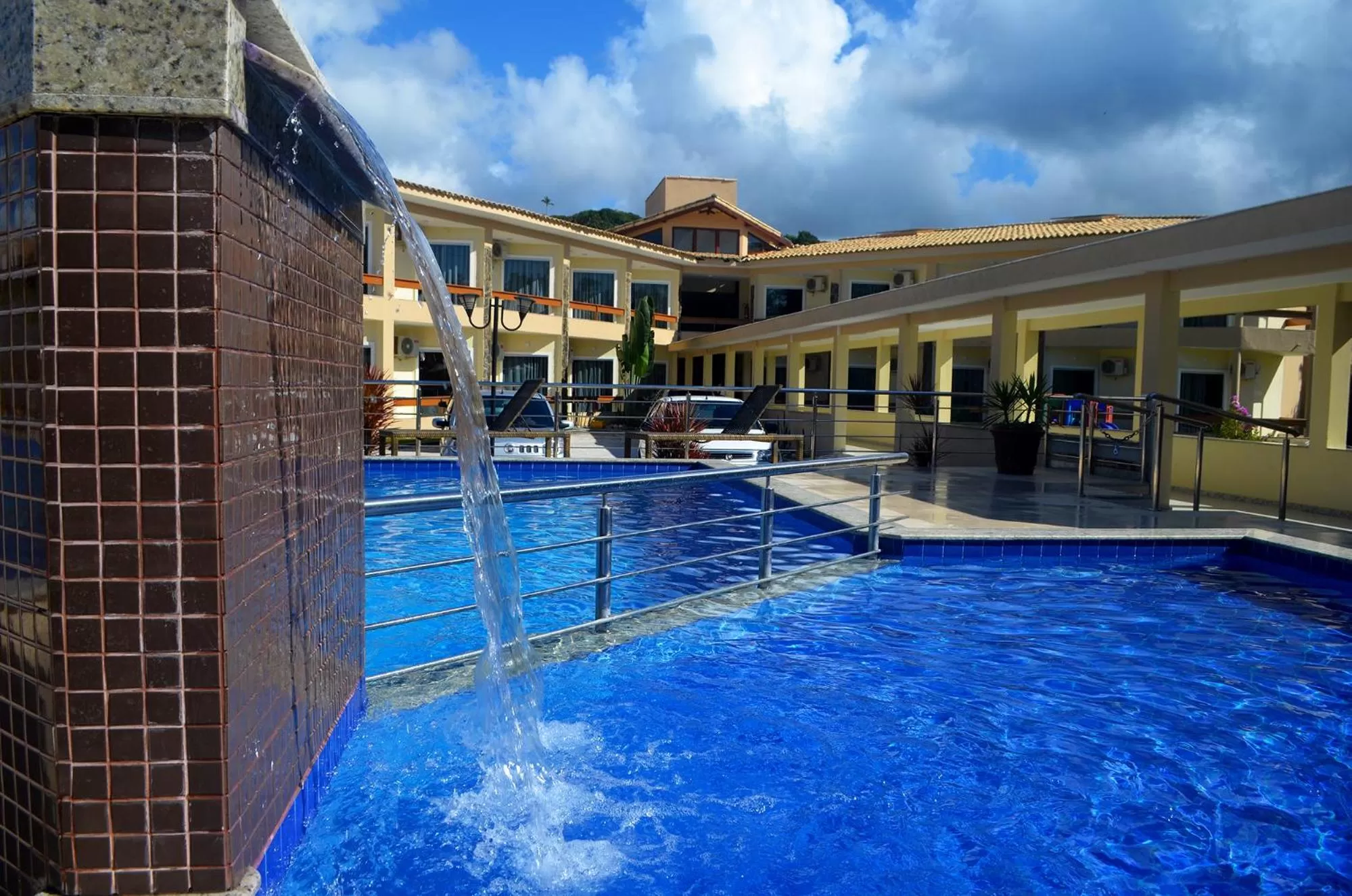 Swimming pool in Pontal Praia Hotel