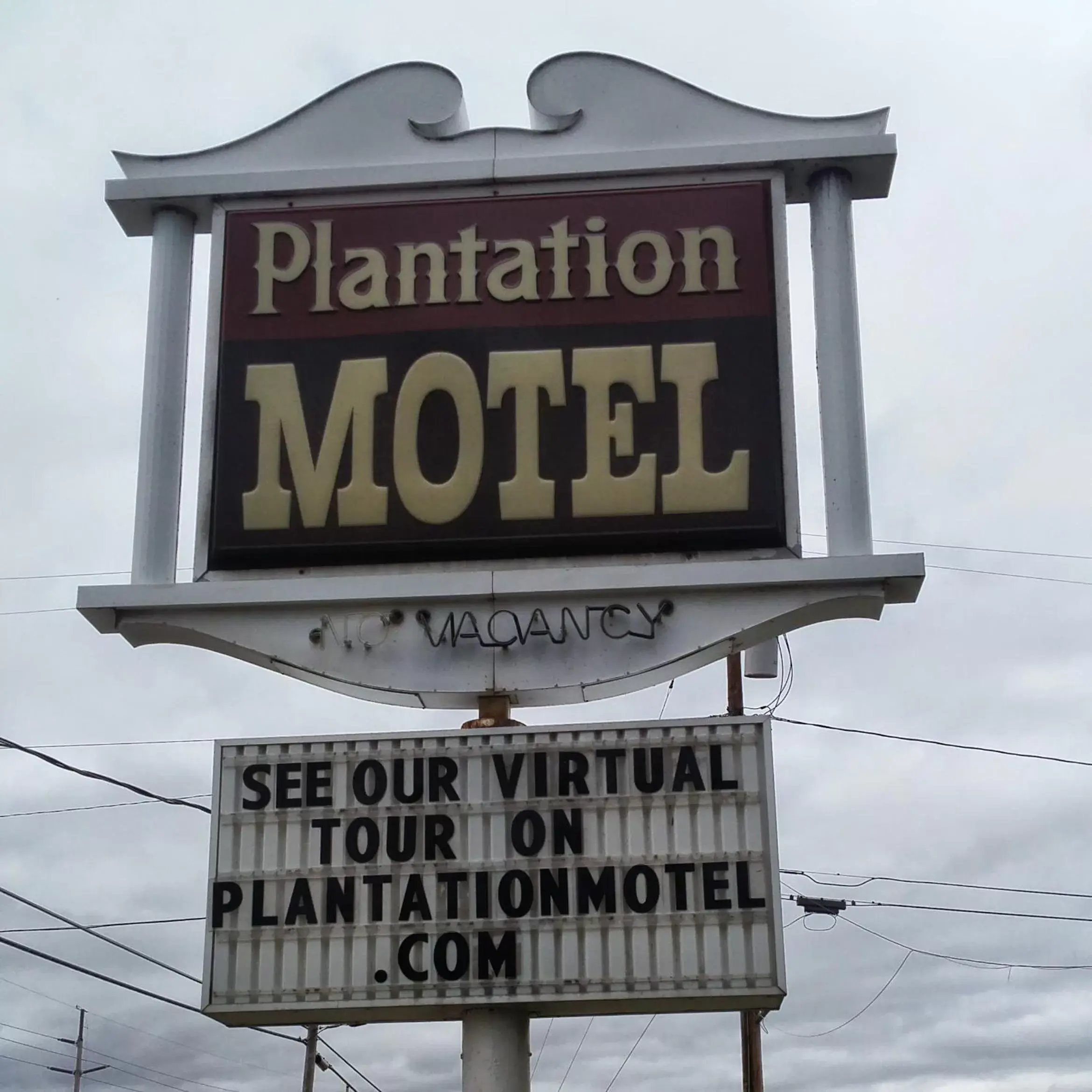 Property building, Property Logo/Sign in Plantation Motel