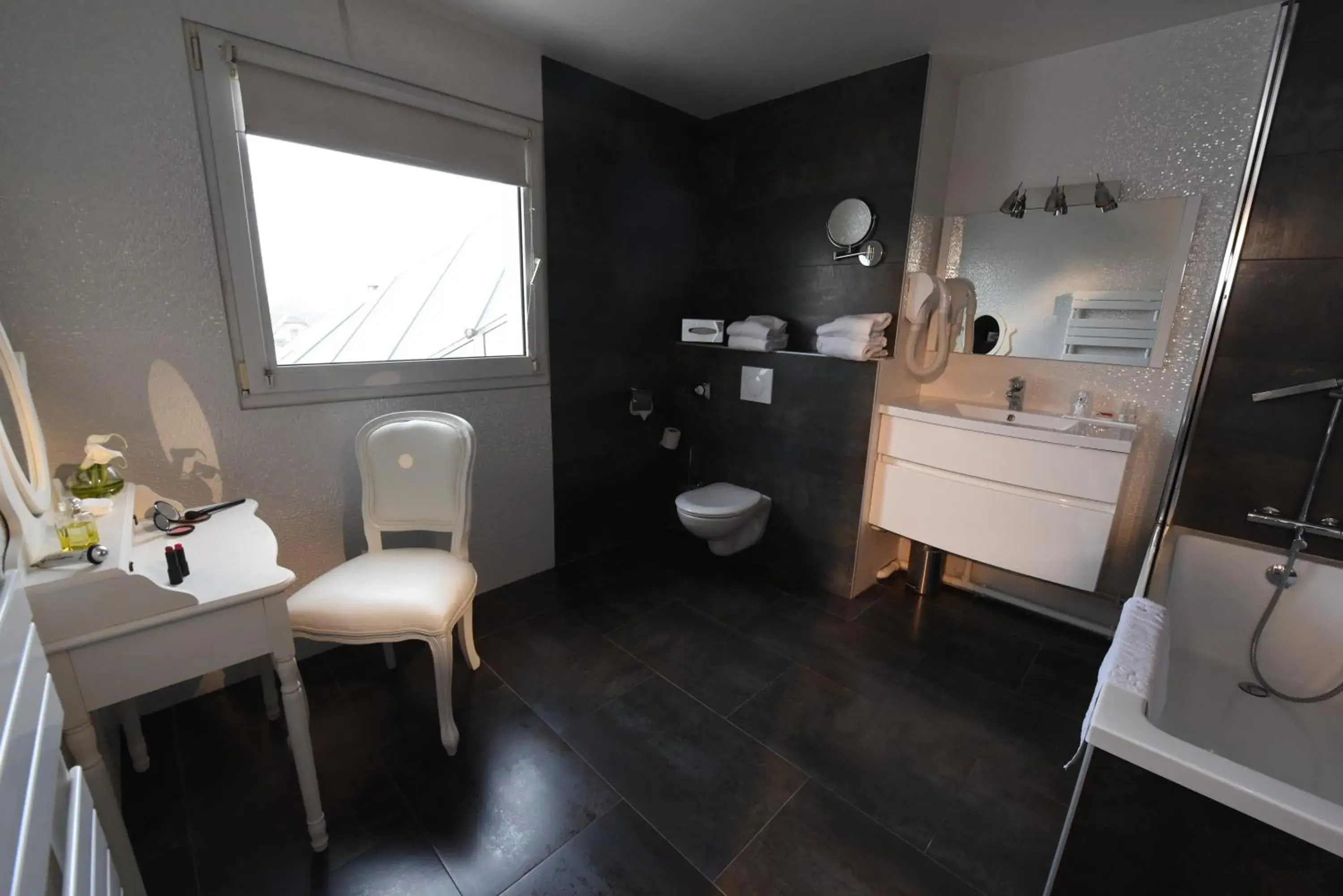 Bathroom in The Originals City, Au Relais Saint-Eloi, Tours (Inter-Hotel)