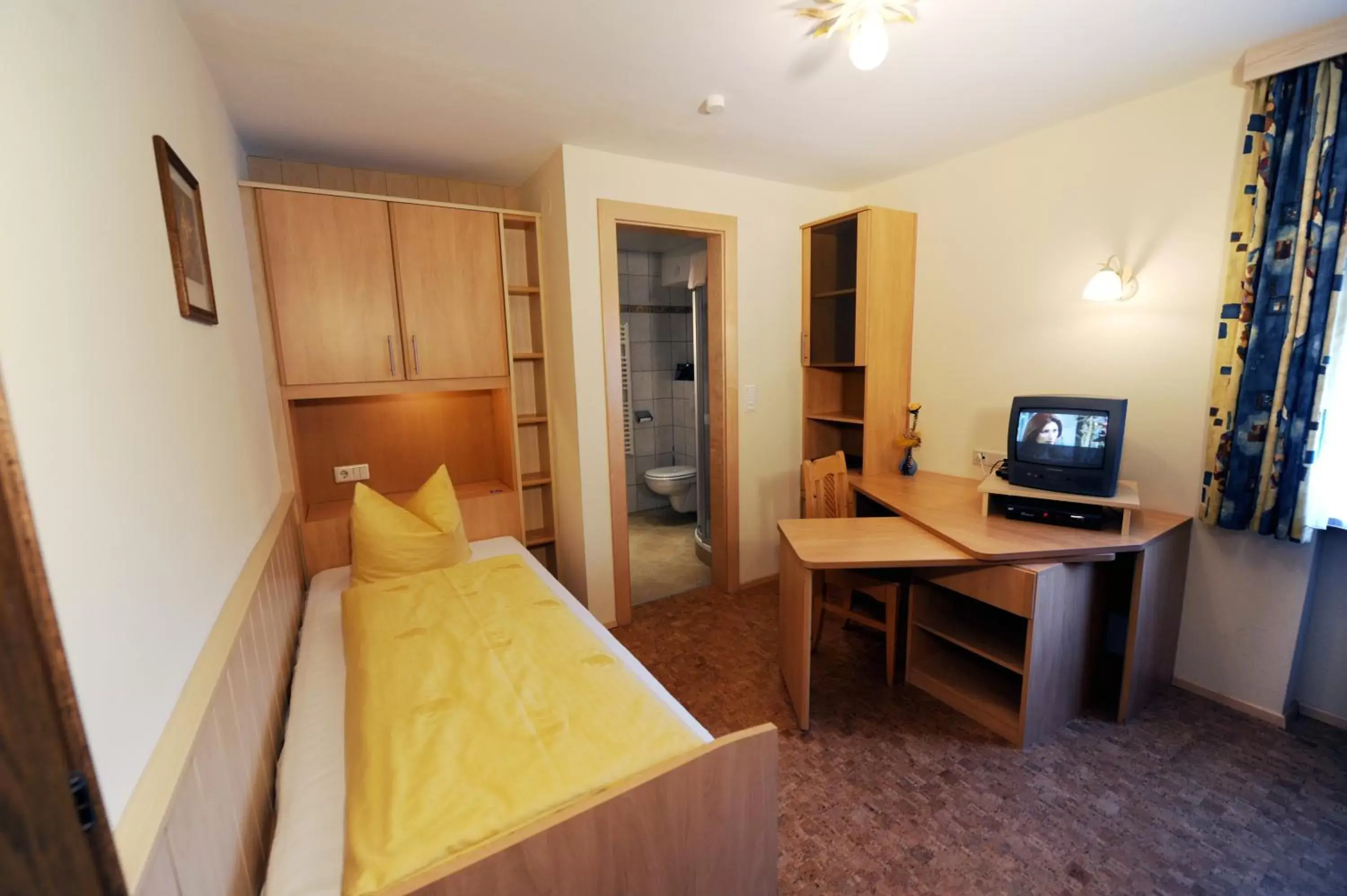 Single Room with Bathroom - single occupancy in Hotel Garni Landhaus Platzer Single Room with Bathroom - single occupancy in Hotel Garni Landhaus Platzer