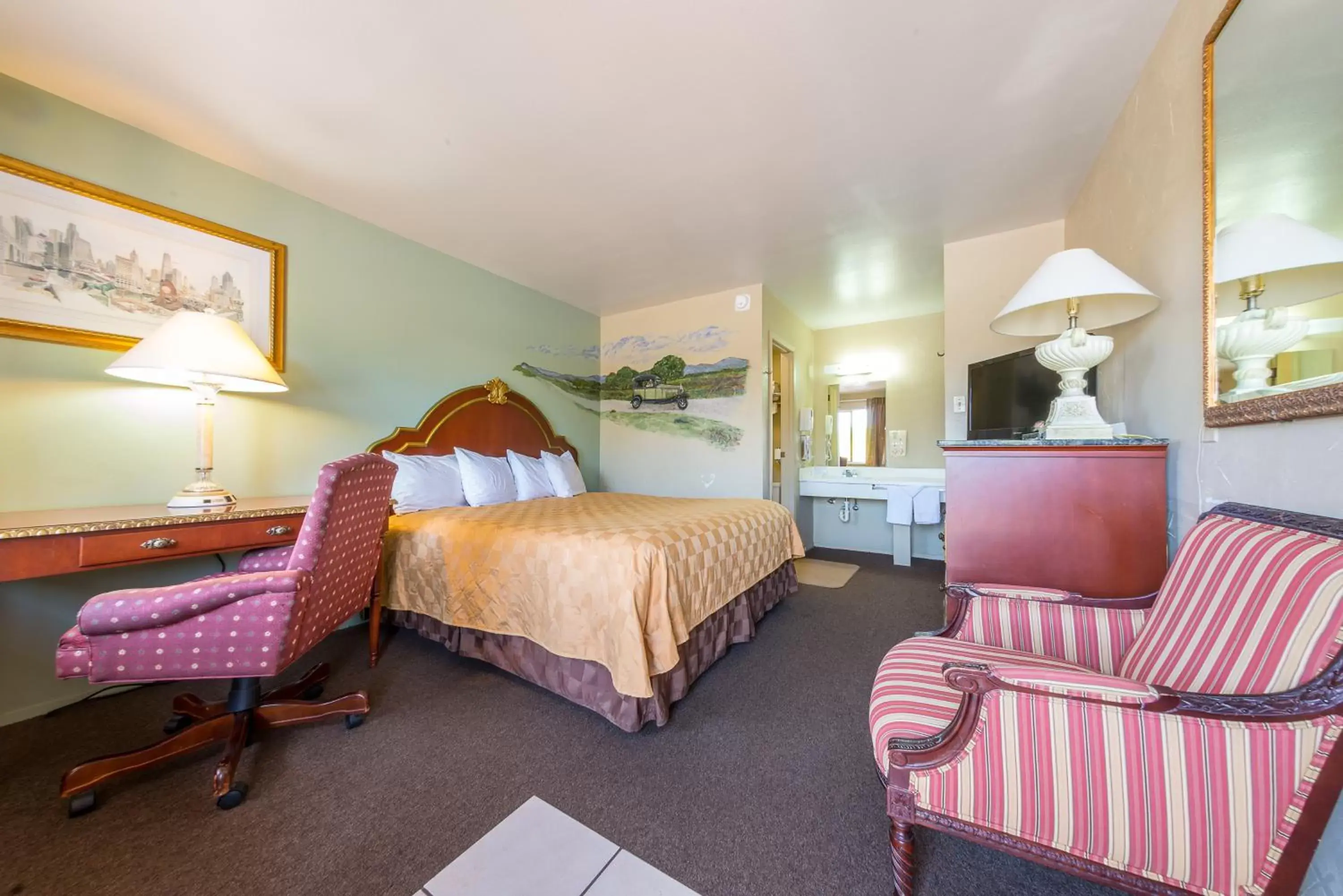 Bedroom in Americas Best Value Inn - Legend's Inn