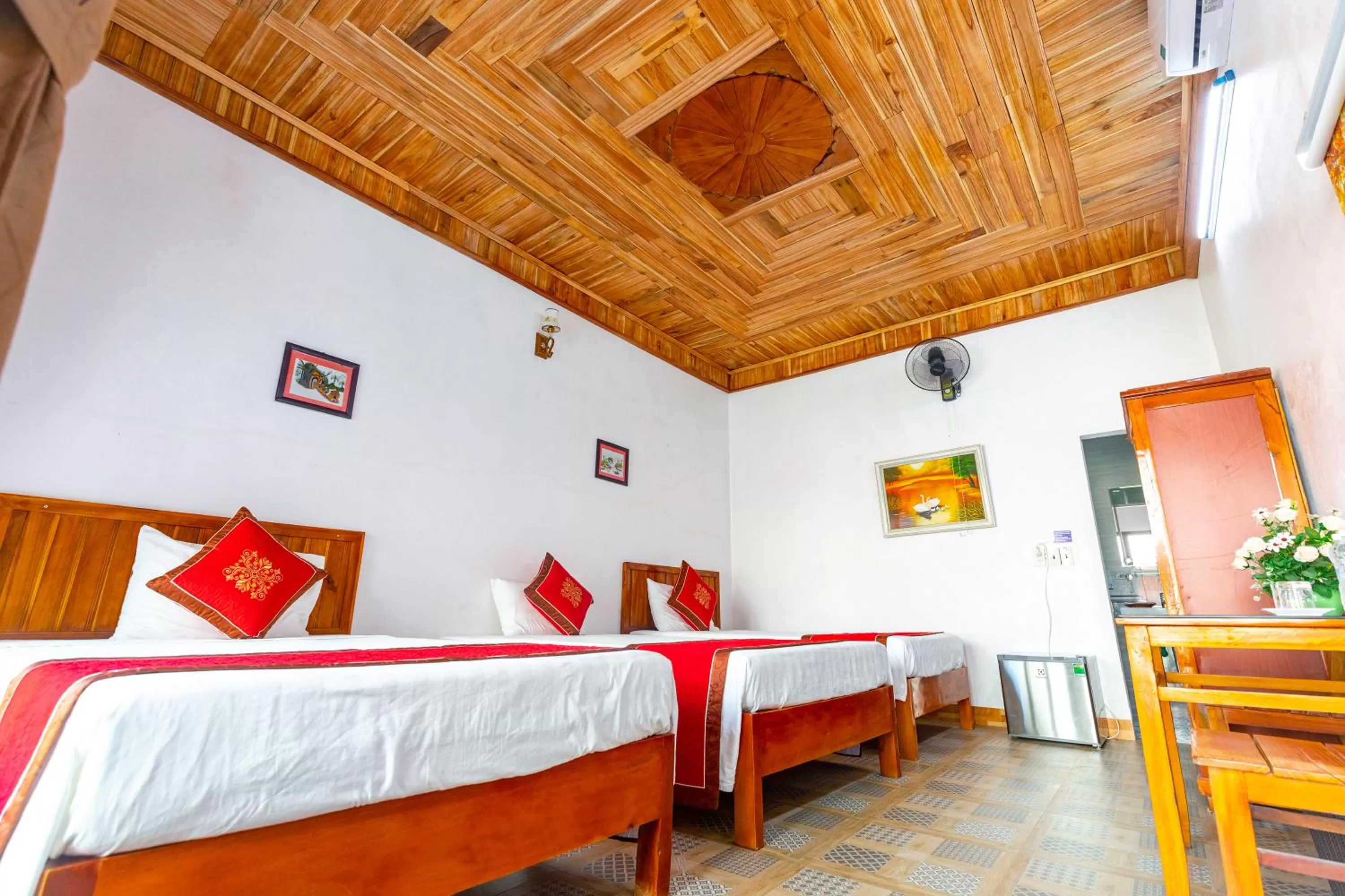 Bed in Tam Coc mountain bungalow