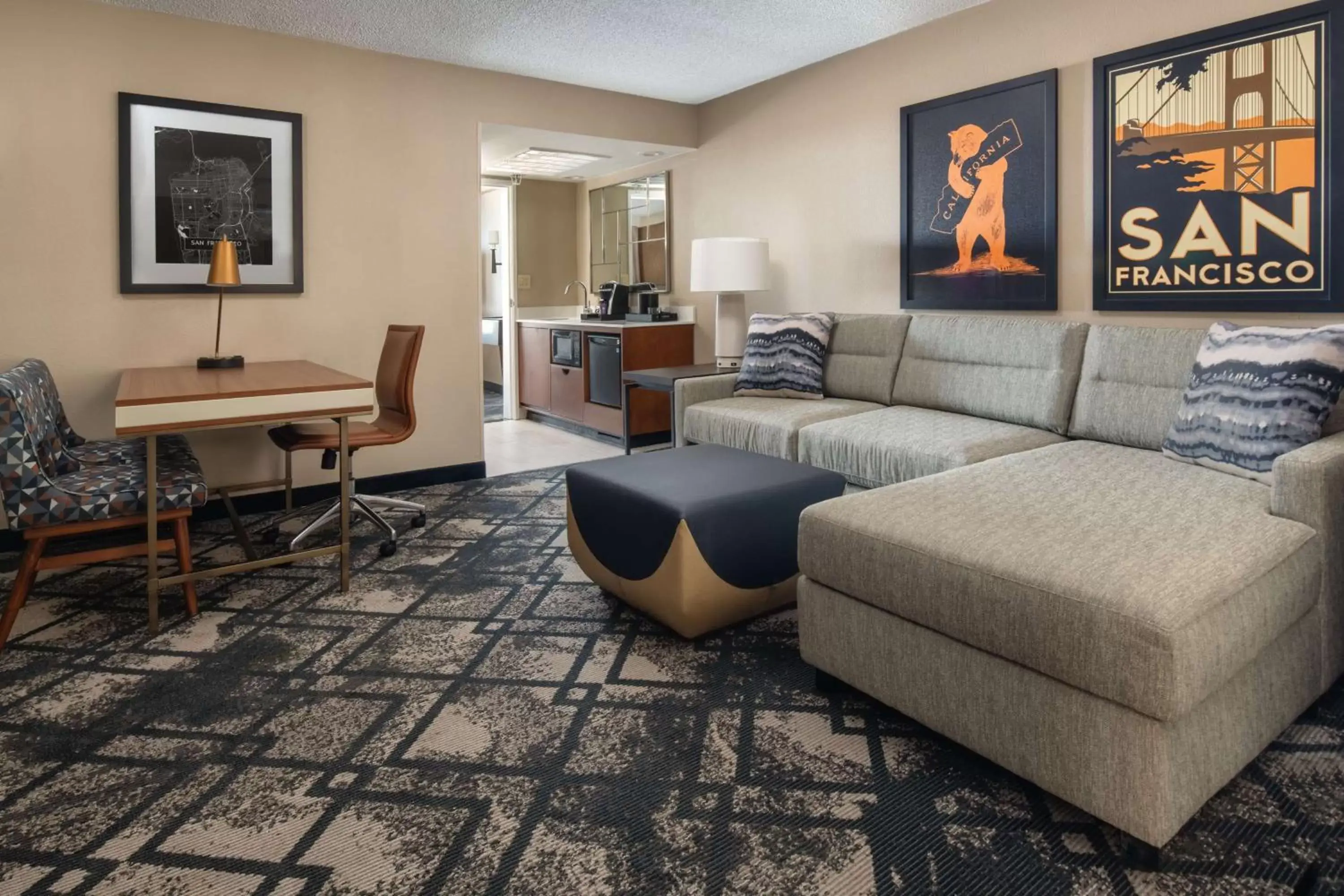 Living room, Seating Area in Embassy Suites San Francisco Airport - South San Francisco