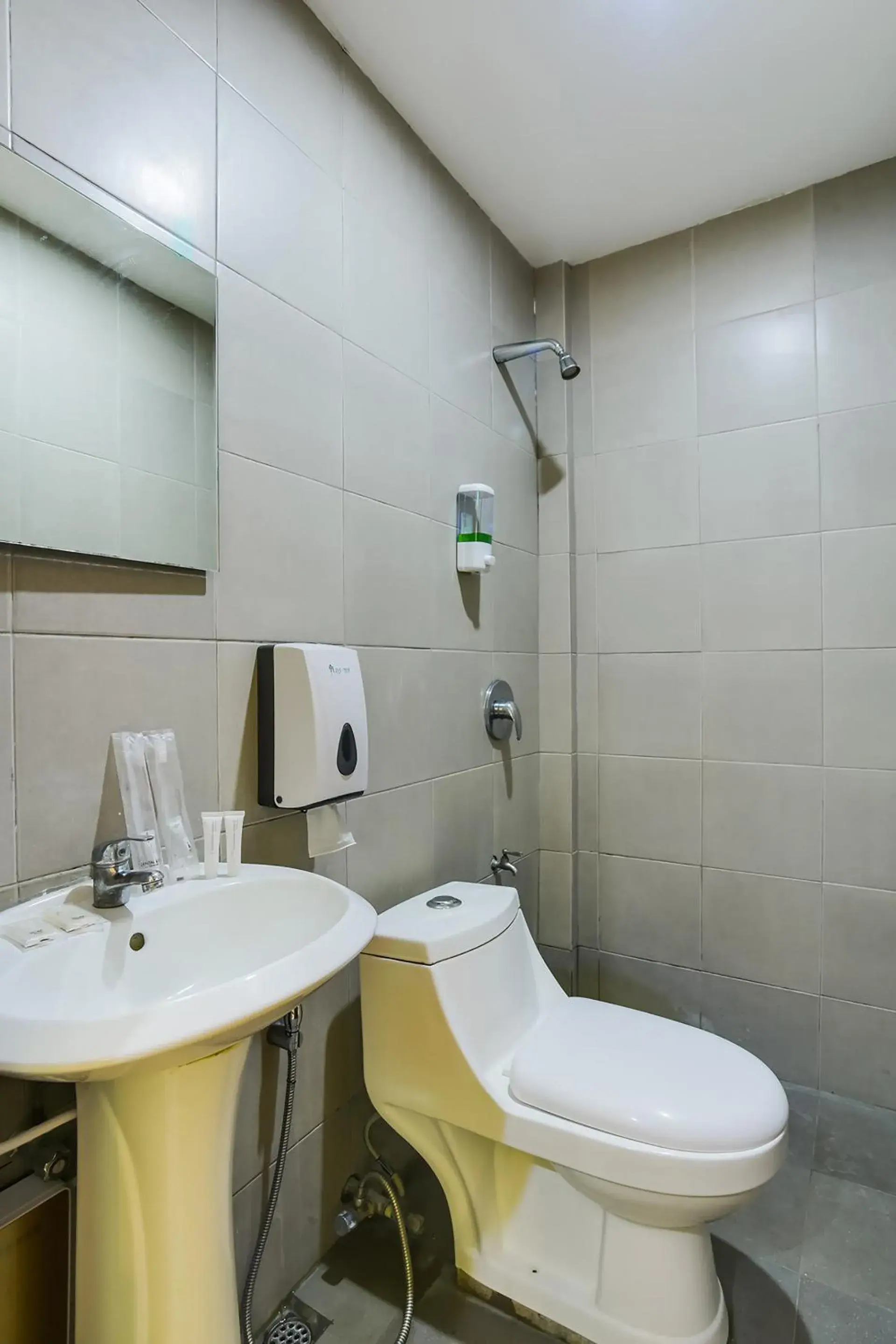 Bathroom in OYO 473 Ranchotel Drive-in Bathroom in OYO 473 Ranchotel Drive-in