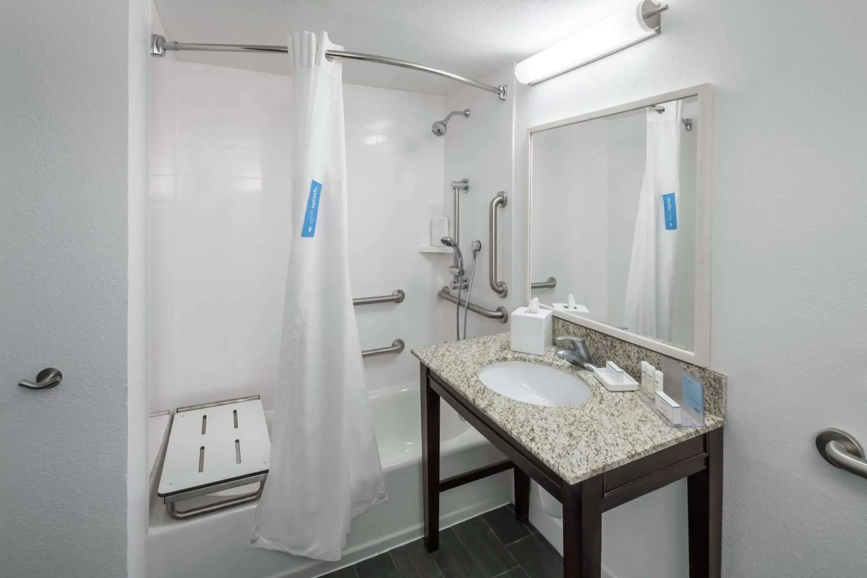 Bathroom in Hampton Inn & Suites Miami-Doral Dolphin Mall