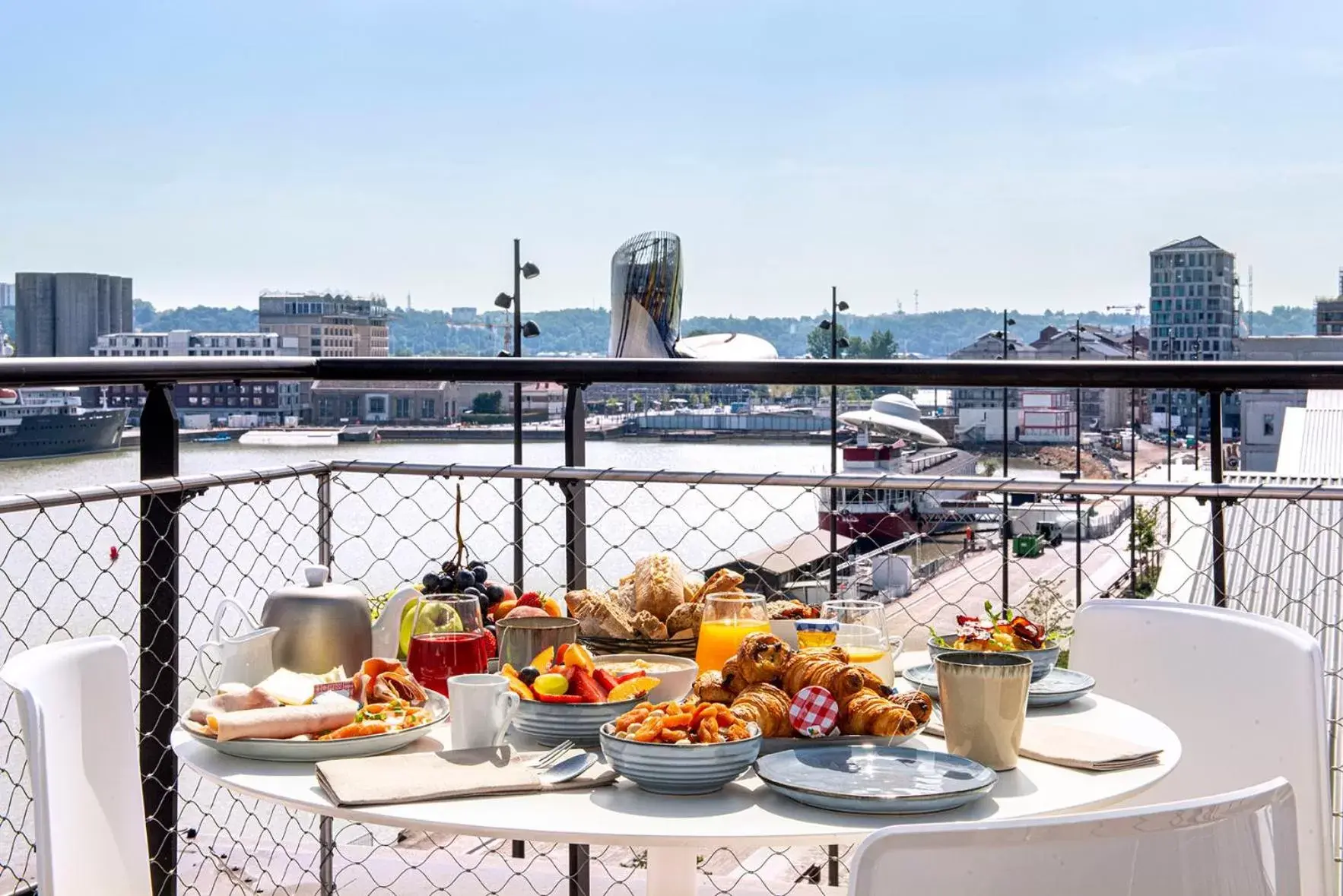 Breakfast in Radisson Blu Hotel Bordeaux