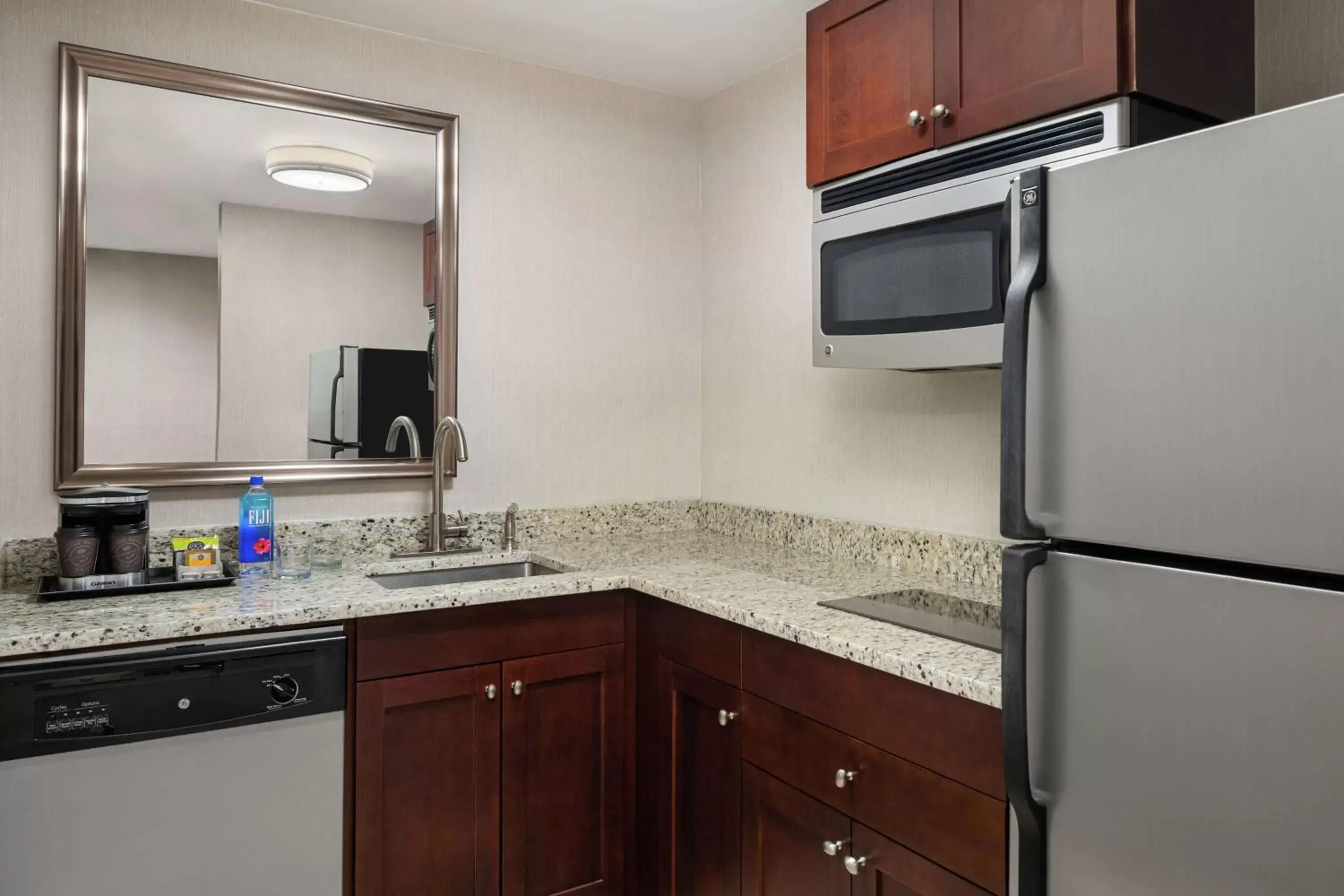 Kitchen or kitchenette, Kitchen/Kitchenette in DoubleTree Suites by Hilton Charlotte/SouthPark