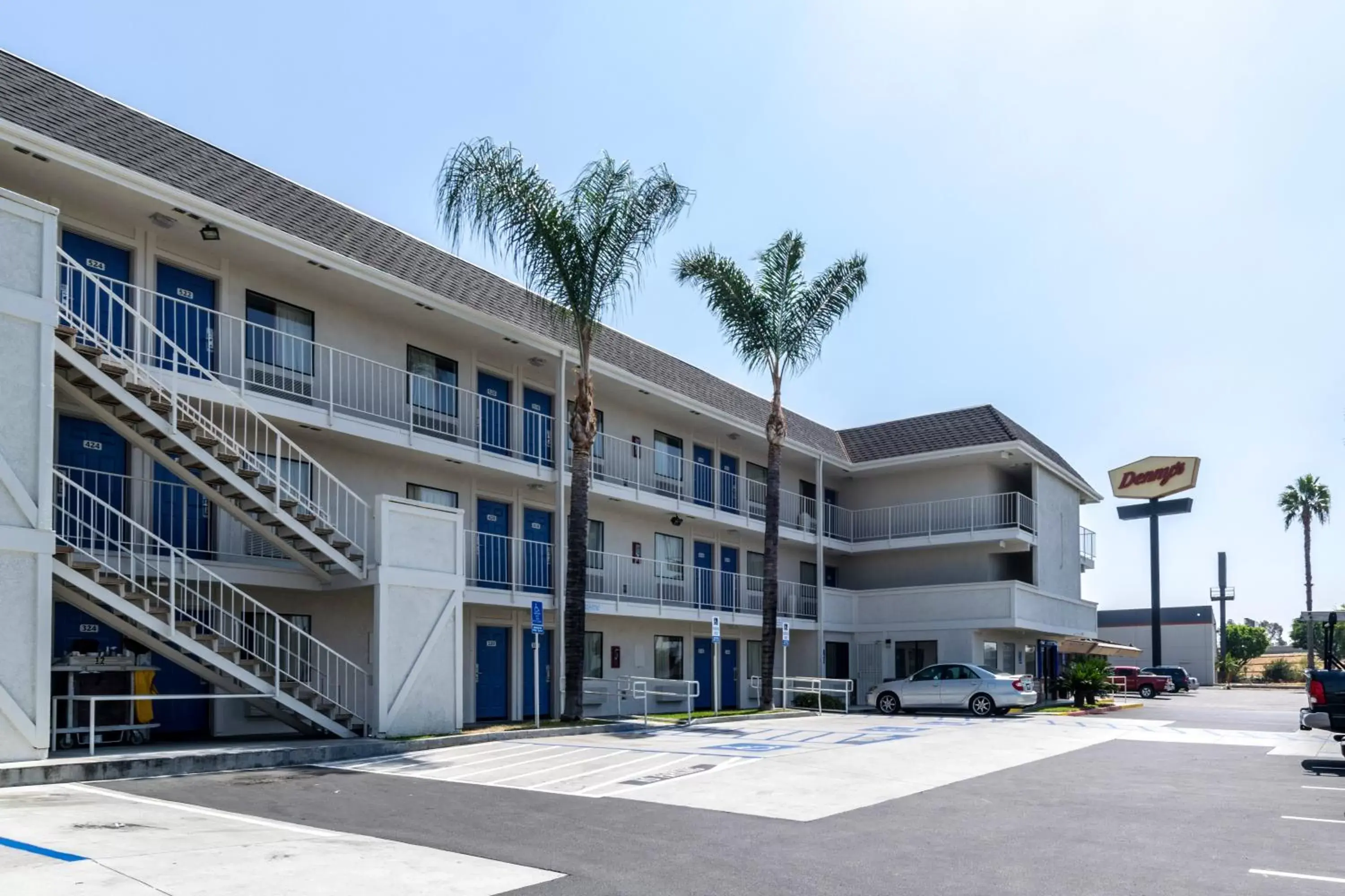 Facade/entrance, Property Building in Motel 6-Anaheim, CA - Fullerton East