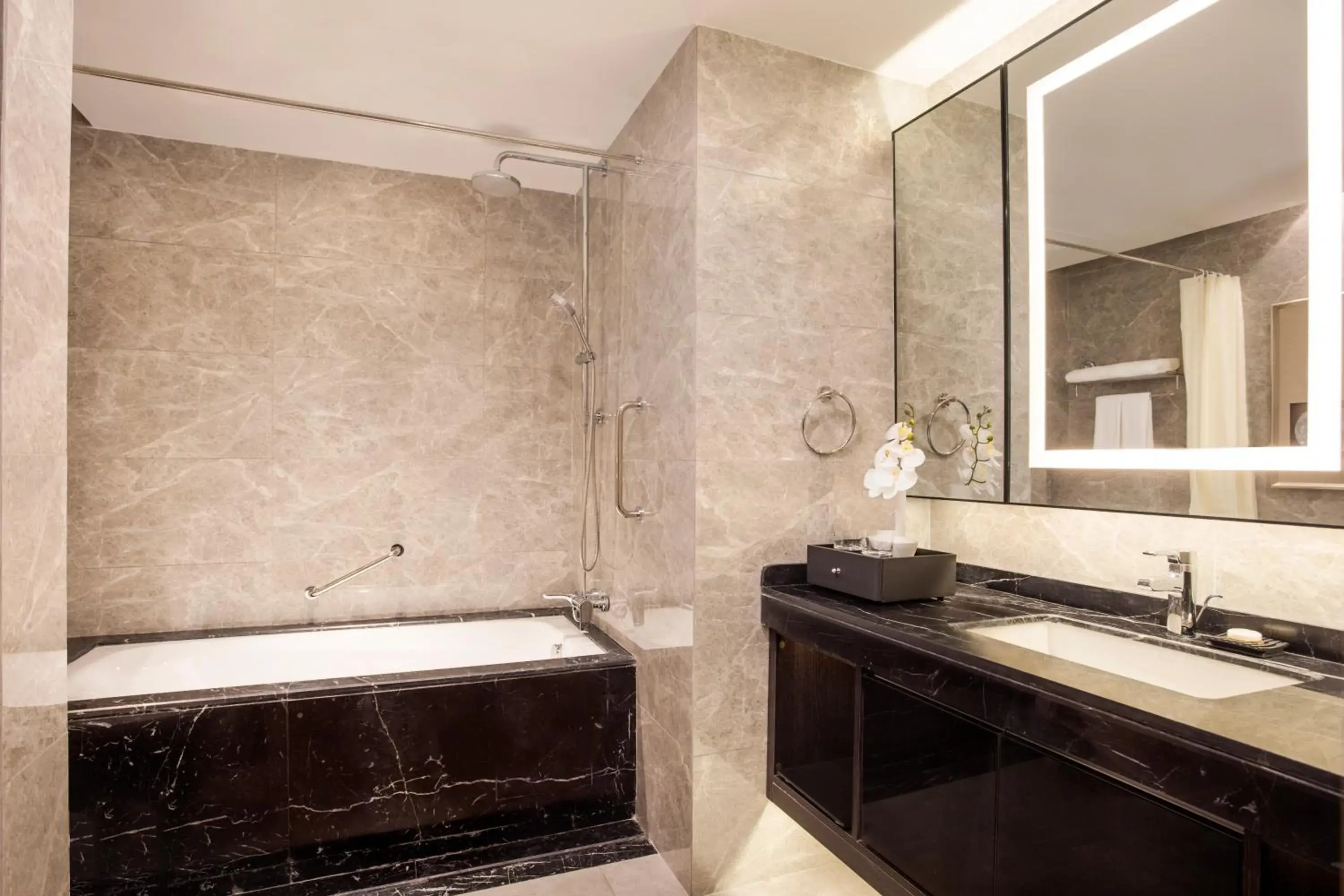 Three-Bedroom Premier in Somerset Yangtze River Chongqing Three-Bedroom Premier in Somerset Yangtze River Chongqing