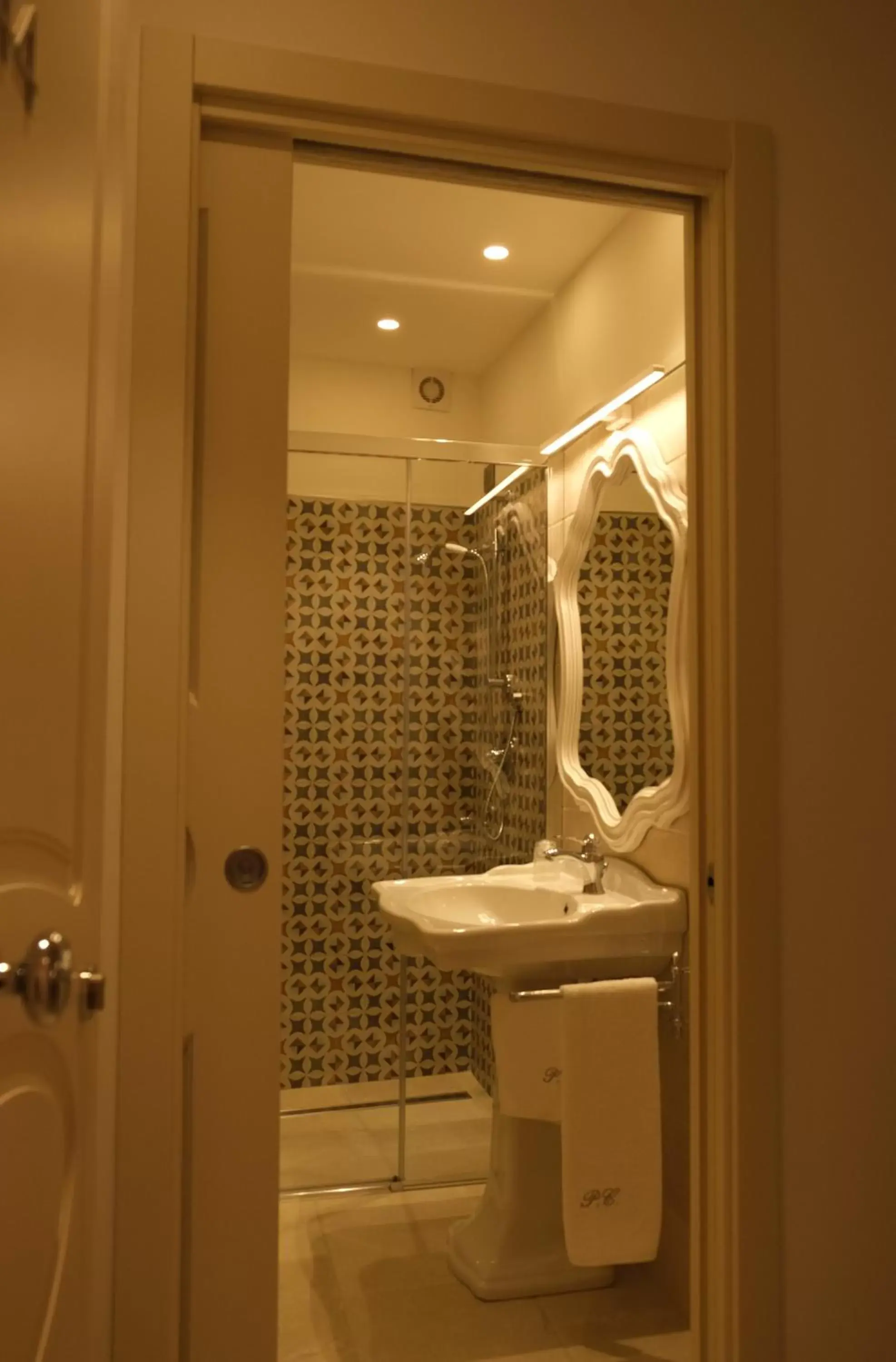 Bathroom in PLAZACARRISI HOTEL & SPA