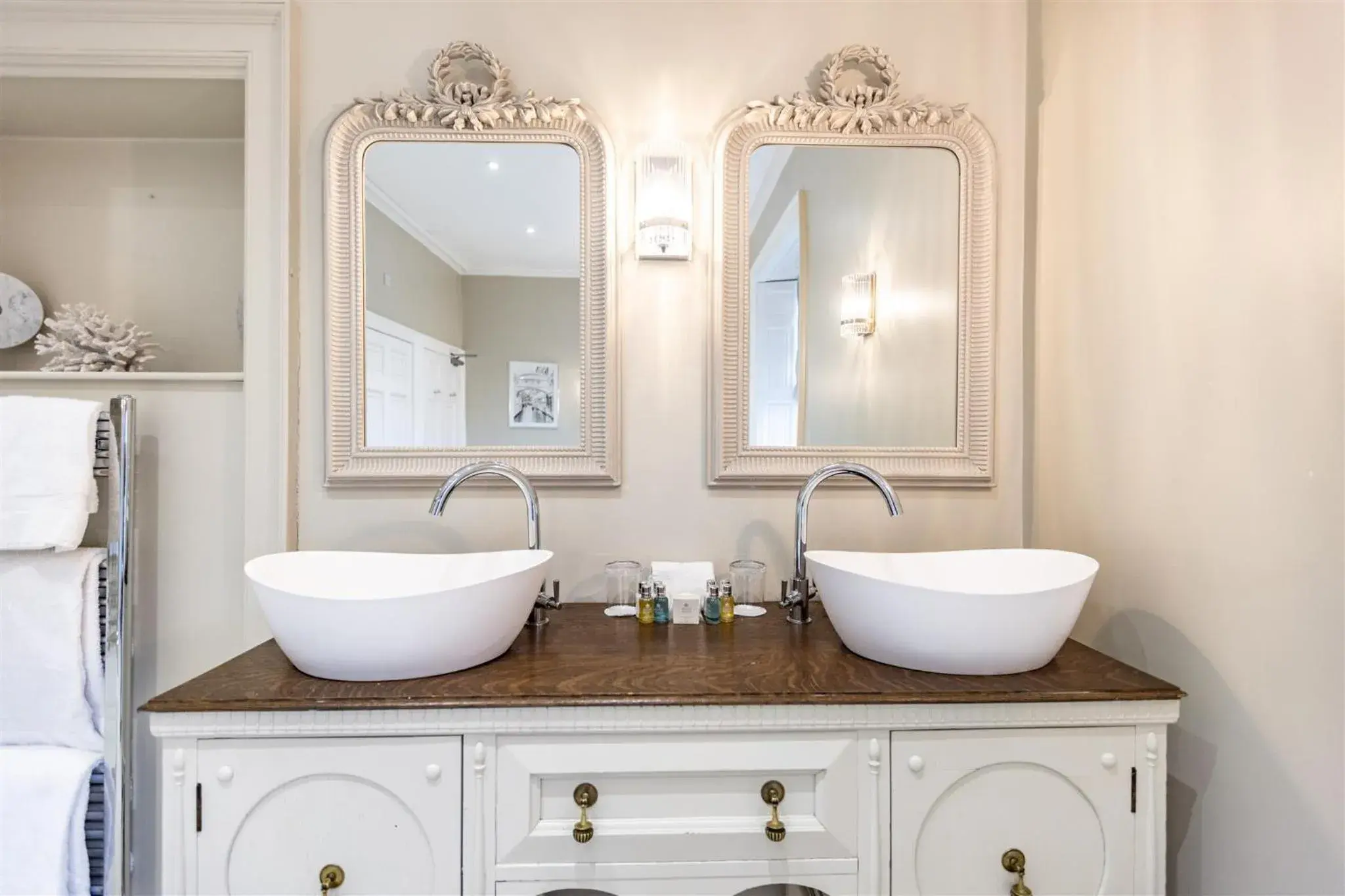 Bathroom in Marshall Meadows Manor House