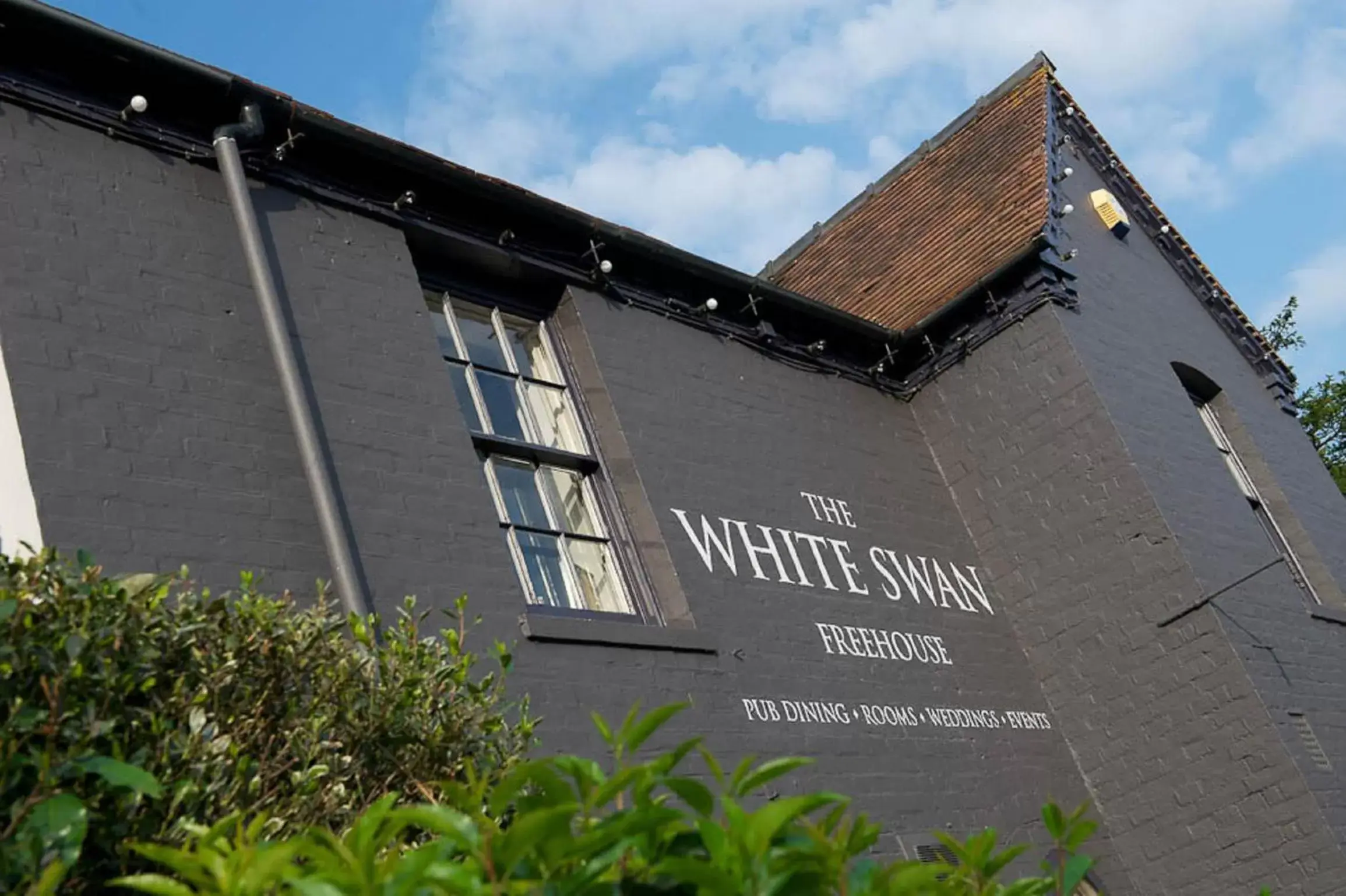 Facade/entrance in The White Swan Facade/entrance in The White Swan