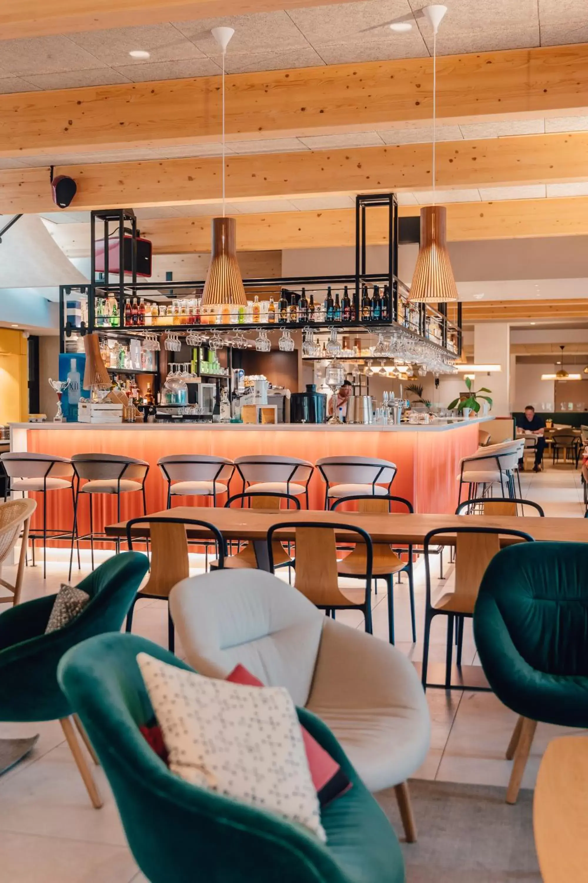 Lounge or bar, Restaurant/Places to Eat in Mercure Avignon Gare TGV